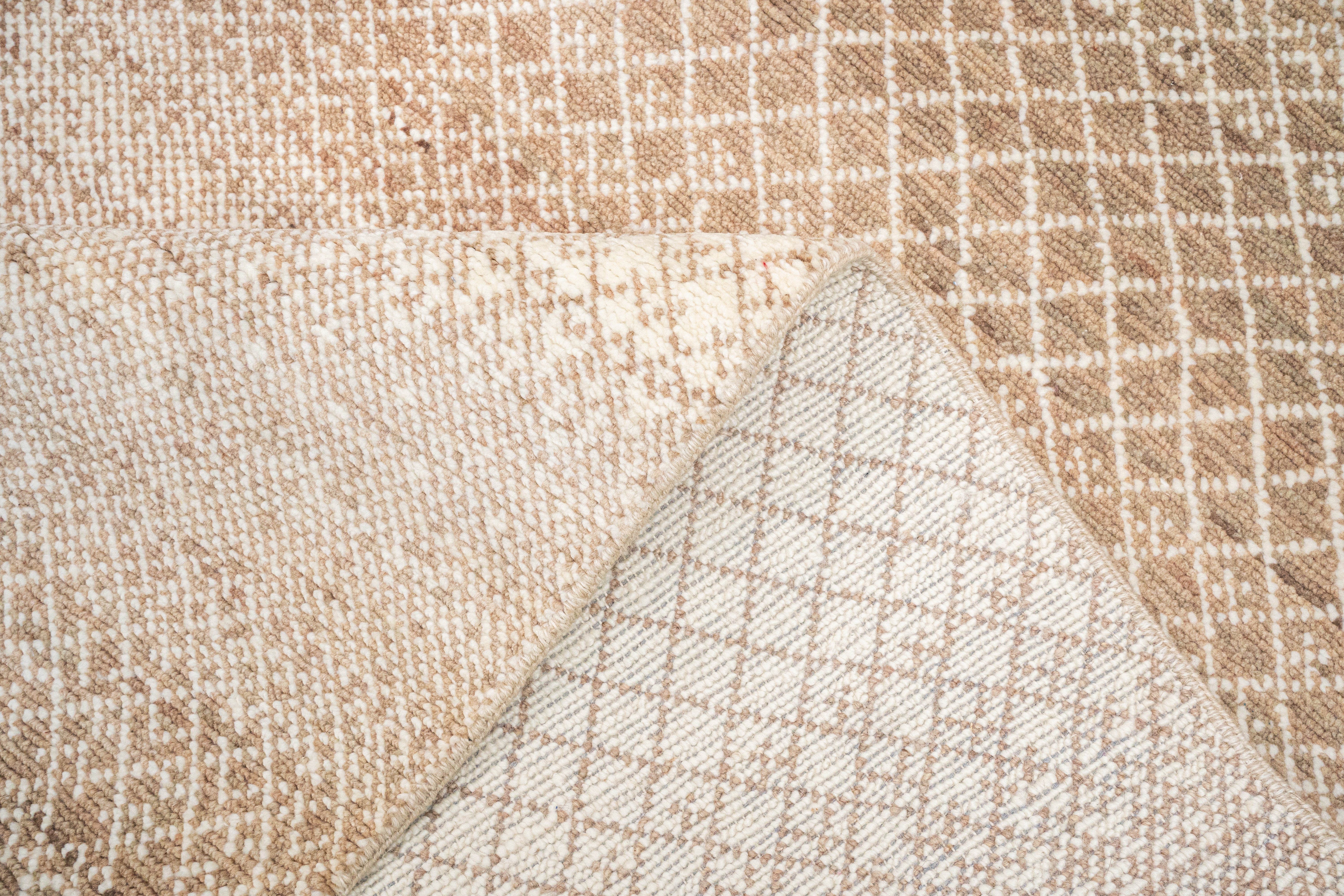 Handknotted Carpet, DIA- 3260 DCM, Light Taupe & Cream