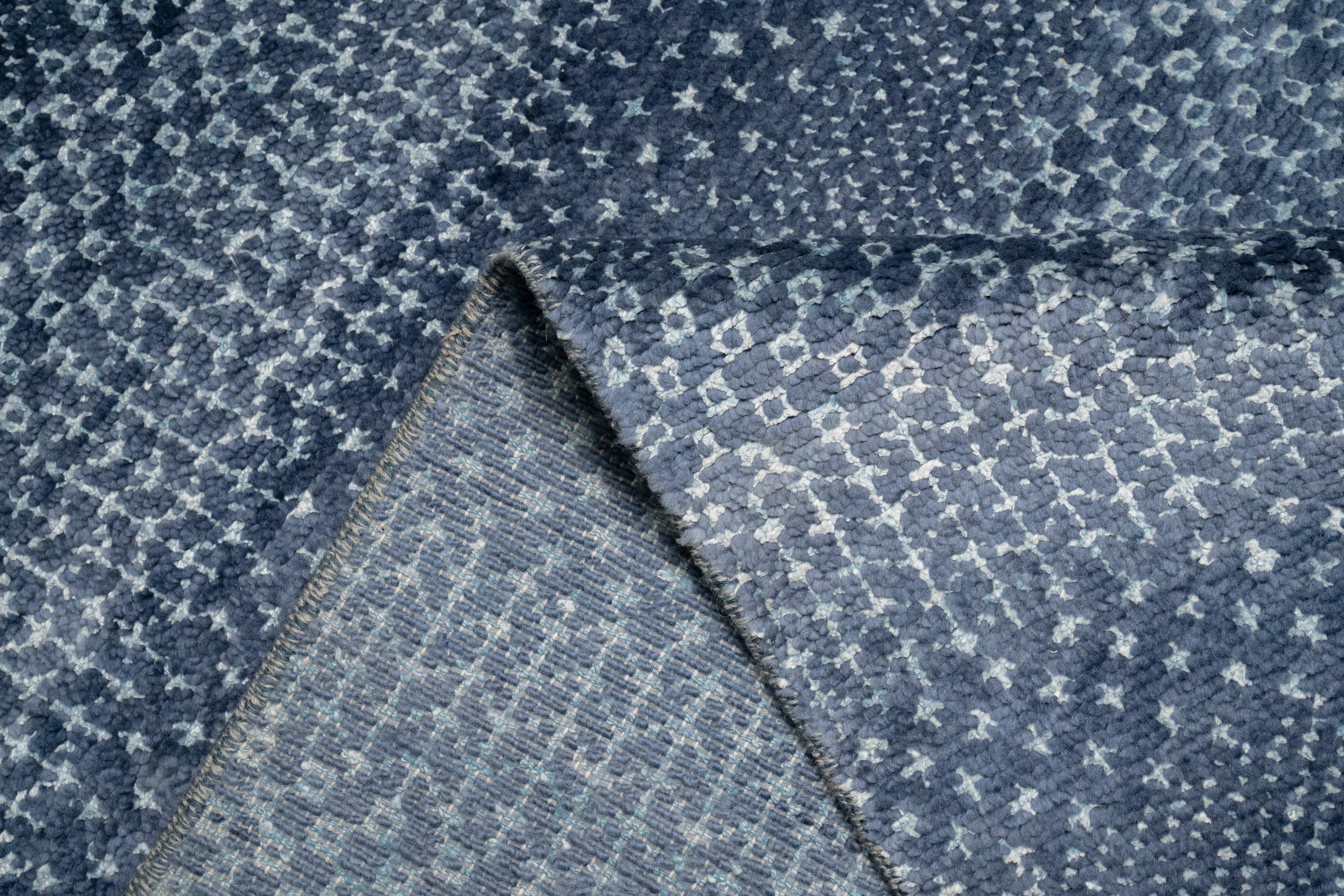 Handknotted Carpet, DIA- 3357 MCN, Police Blue & Light Gray