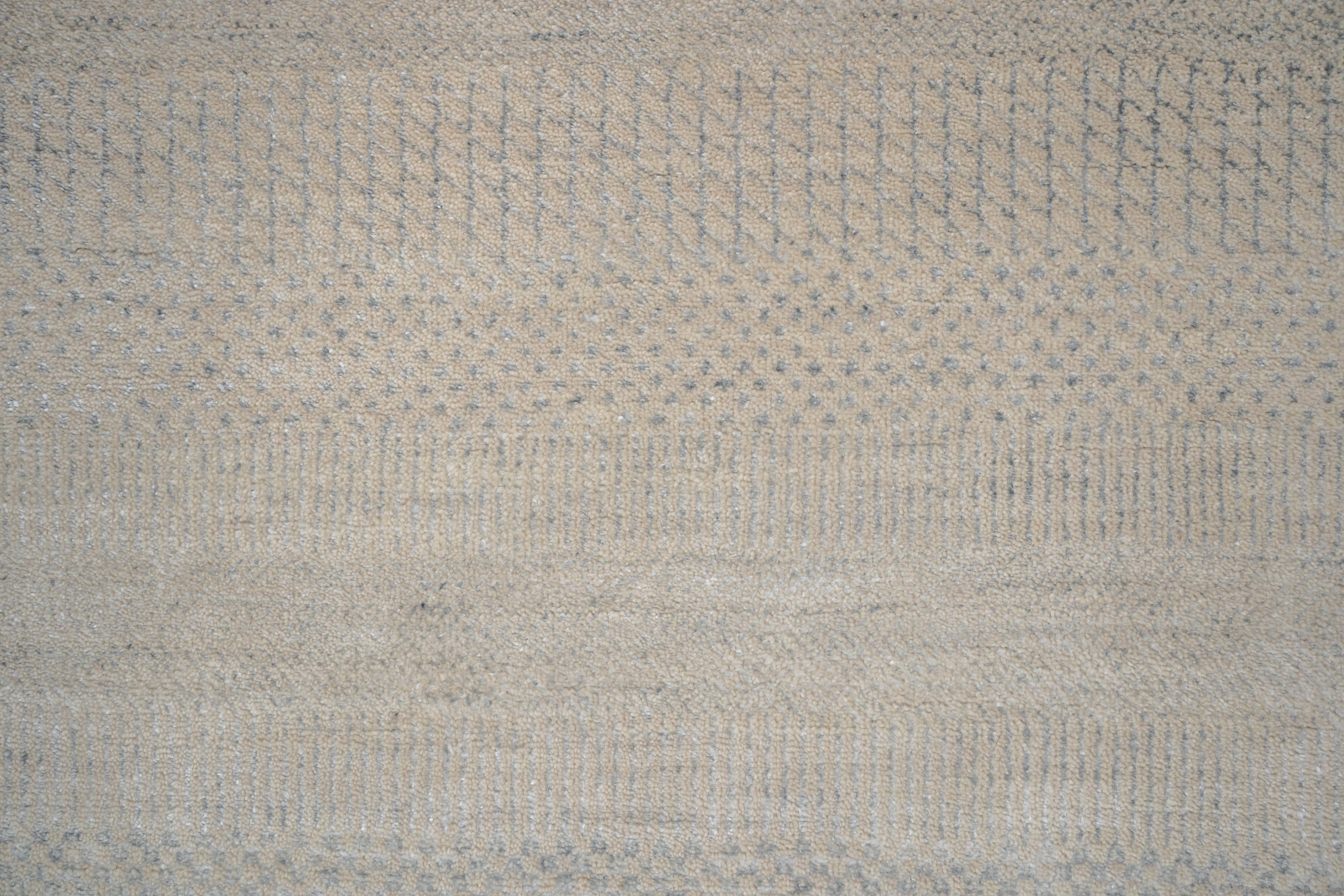 Handknotted Rug  DIA: 34 MCN Dark Vanilla & Philippine Gray