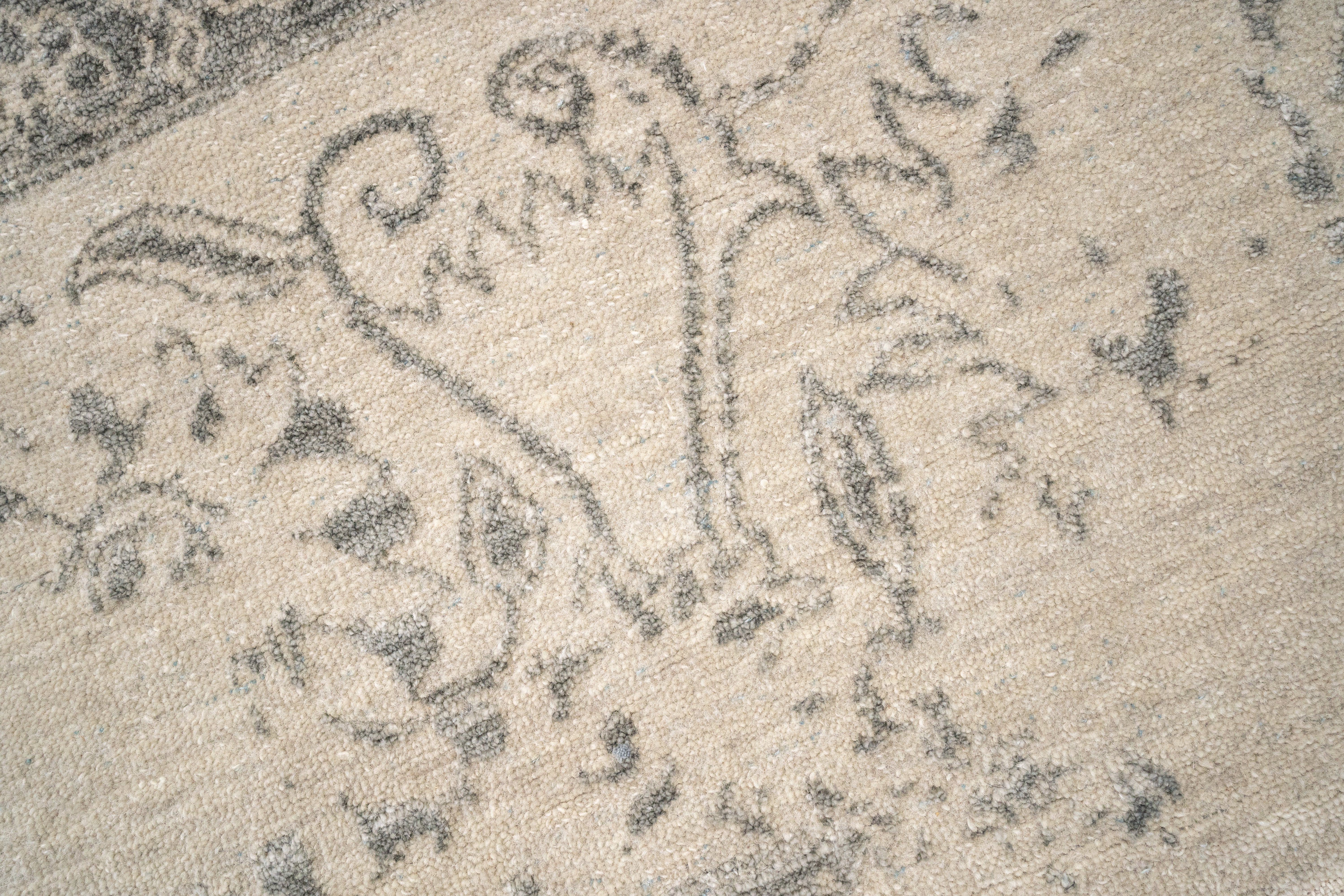 Handknotted Carpet, DIA- 3458 VASE 3, Bone & Gray