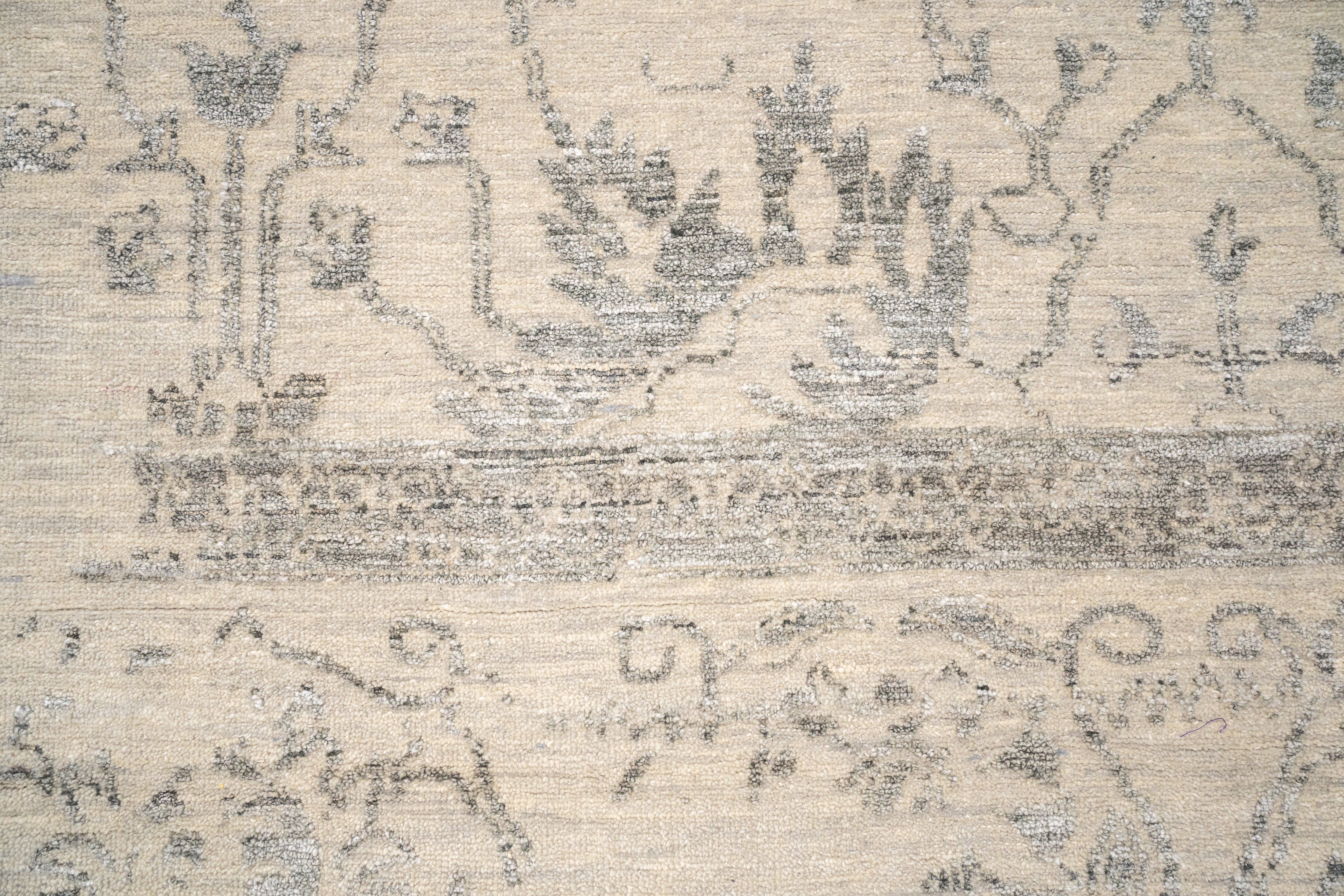 Handknotted Carpet, DIA- 3473 VASE 3, SILVER & BLACK