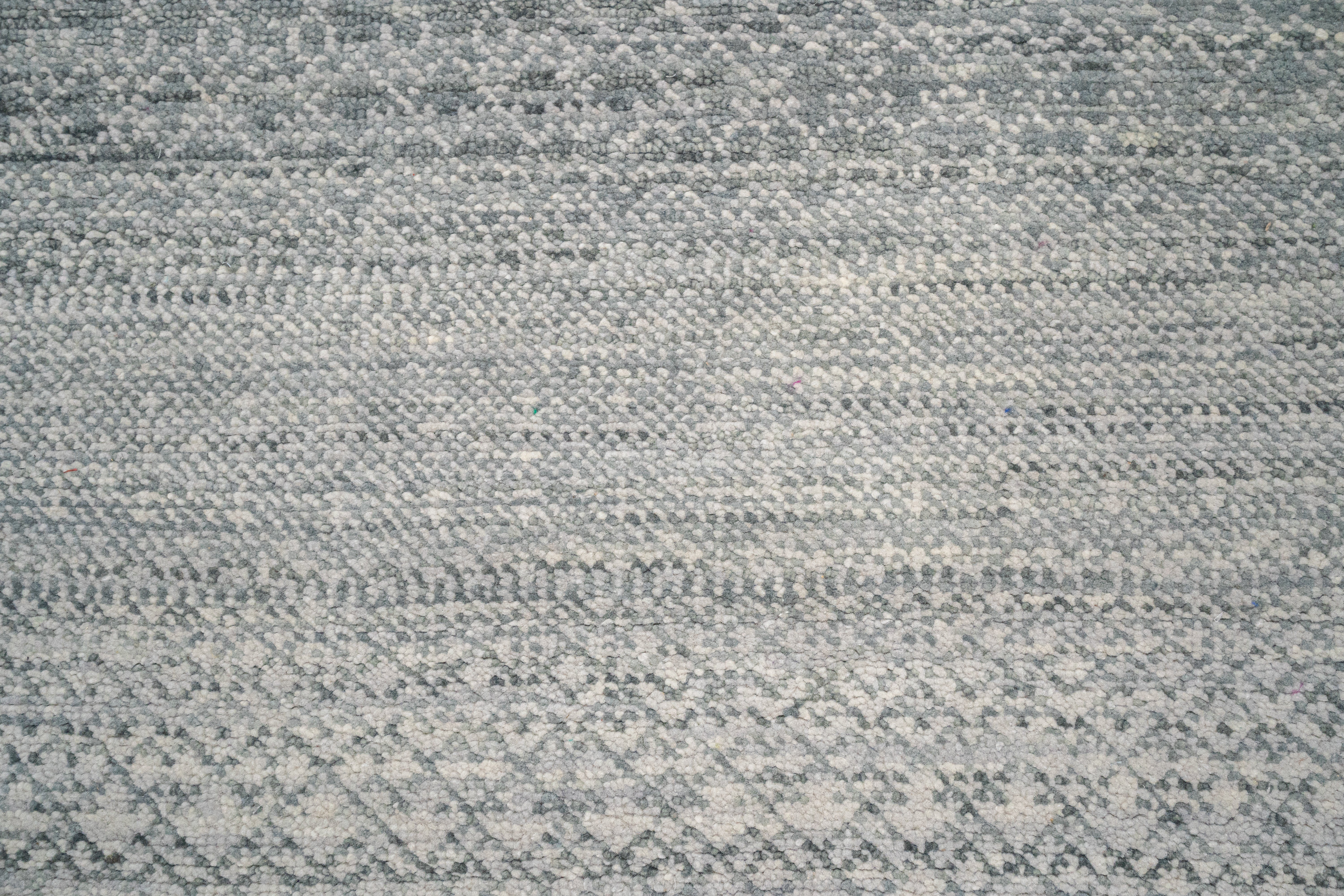 Handknotted Carpet, DIA- 3497 DCM, Old Silver & Timberwolf