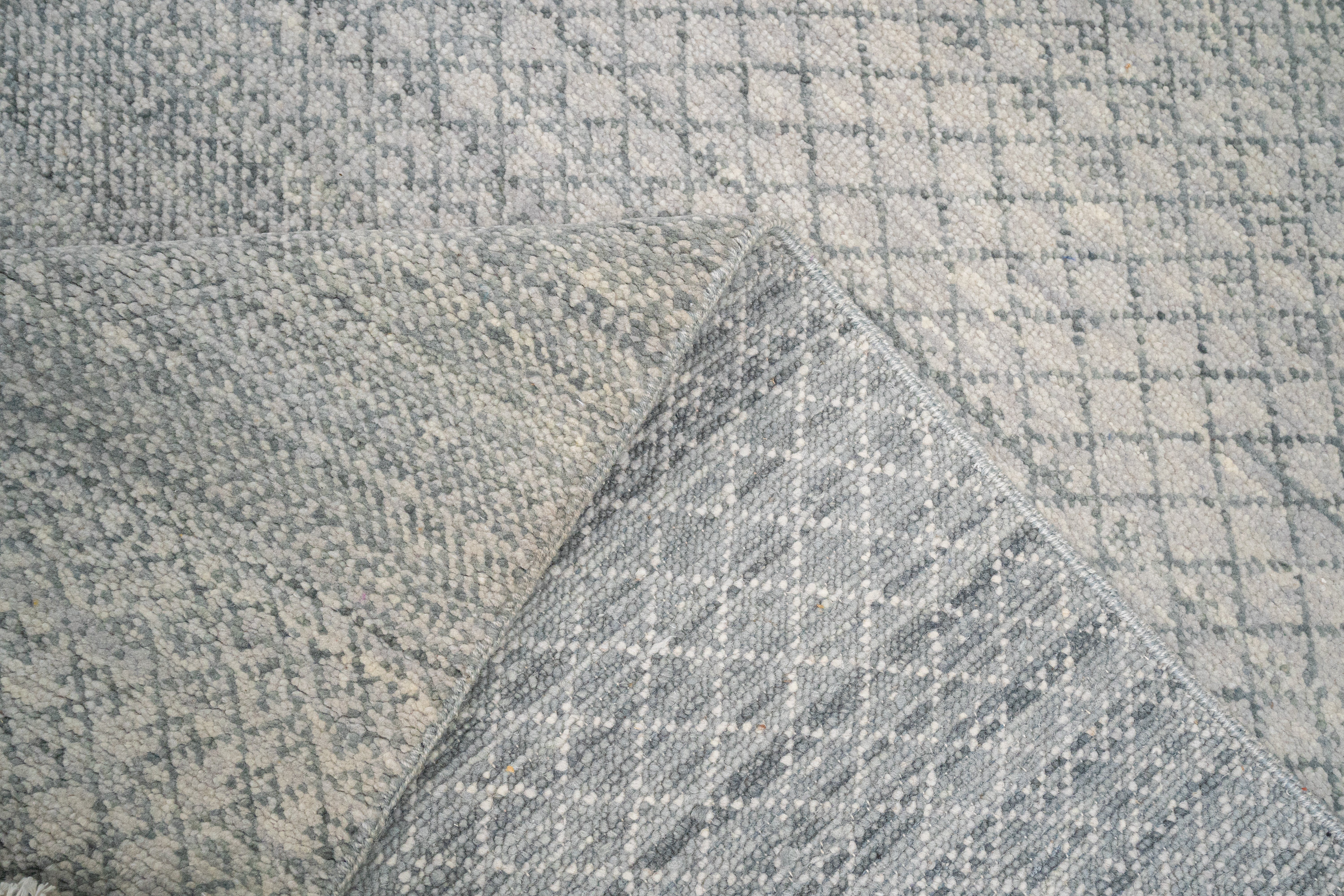 Handknotted Carpet, DIA- 3497 DCM, Old Silver & Timberwolf