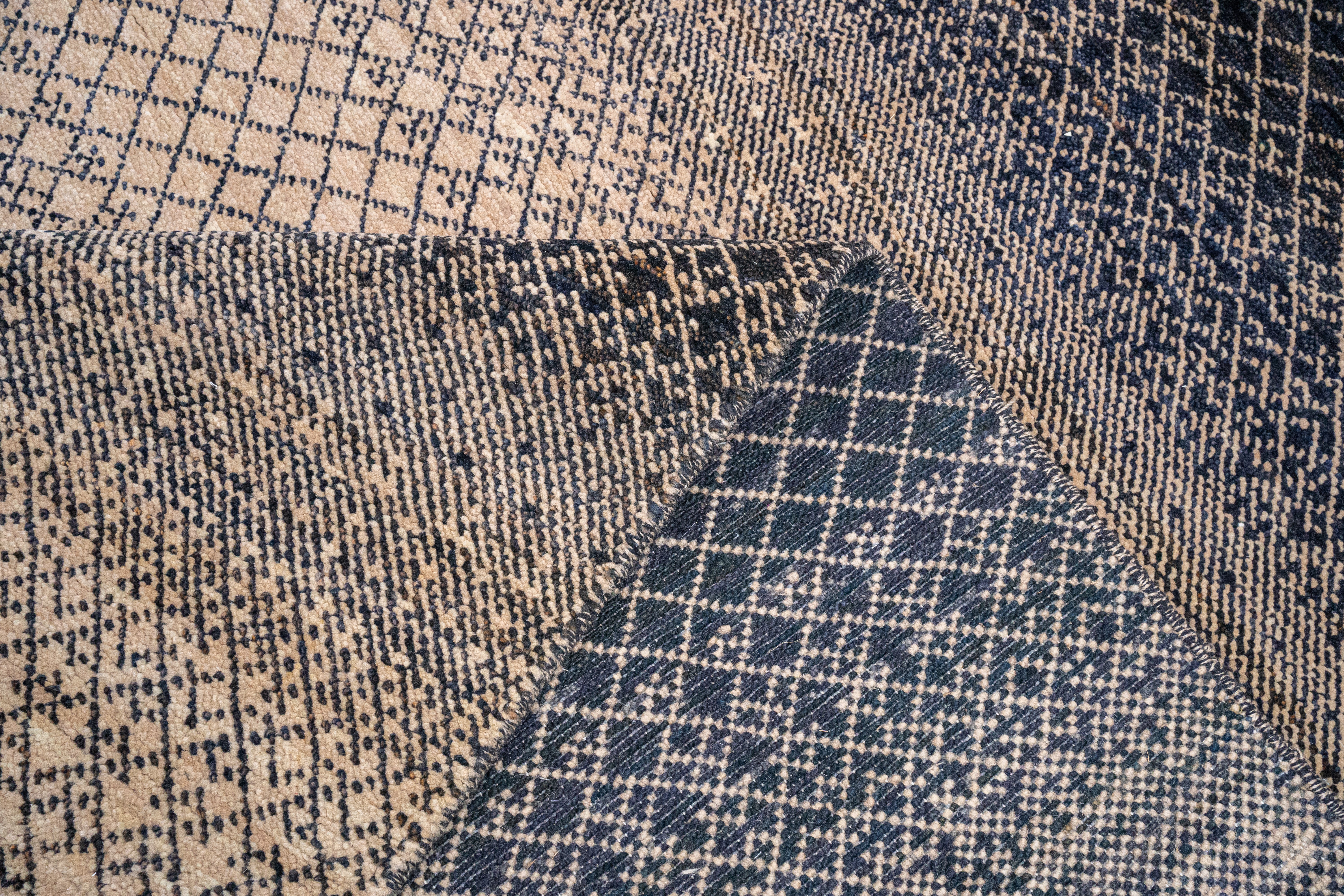 Handknotted Carpet, DIA- 3500 DCM, Natural & Black