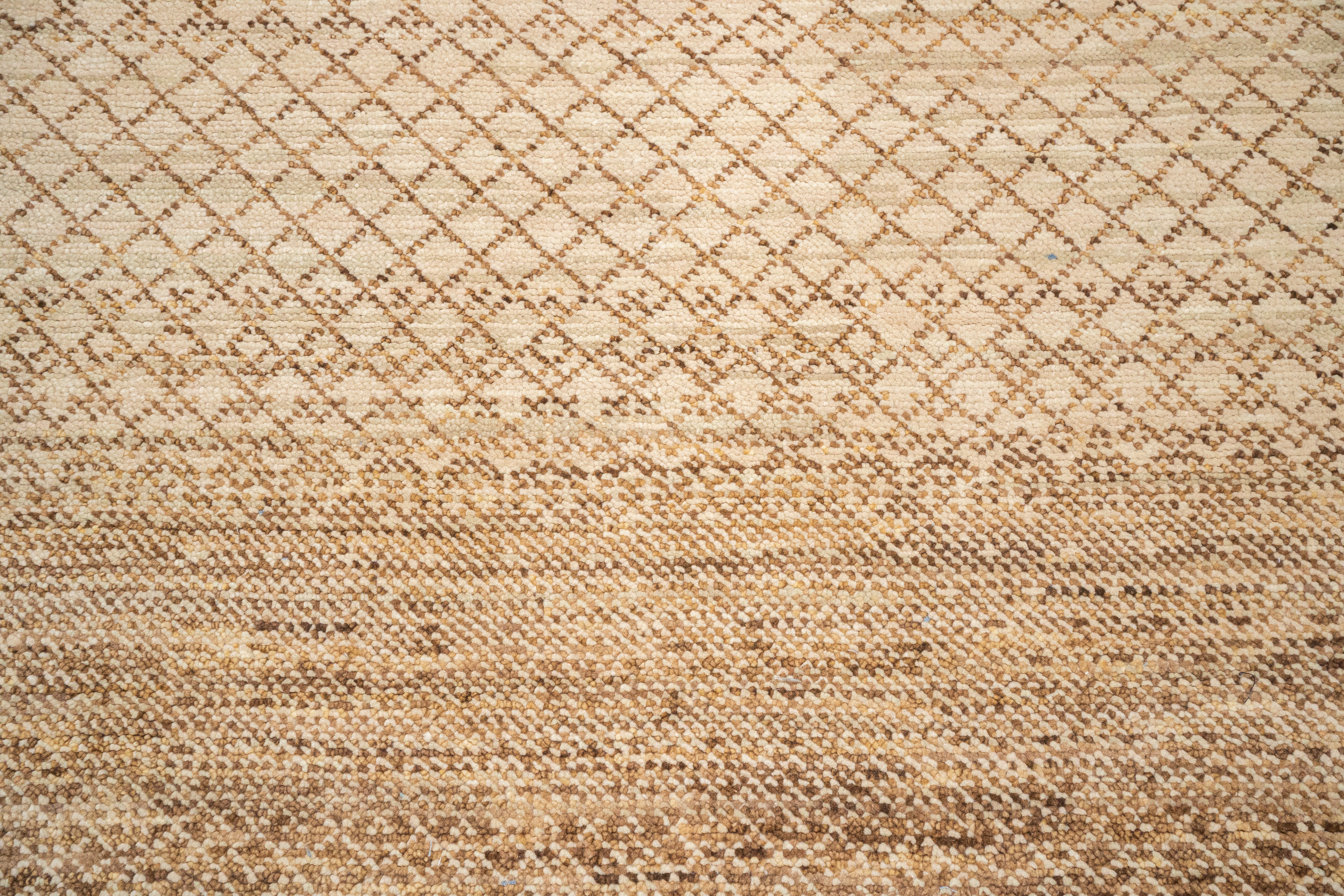 Handknotted Carpet, DIA- 3537 DCM, Raw Umber & Pearl