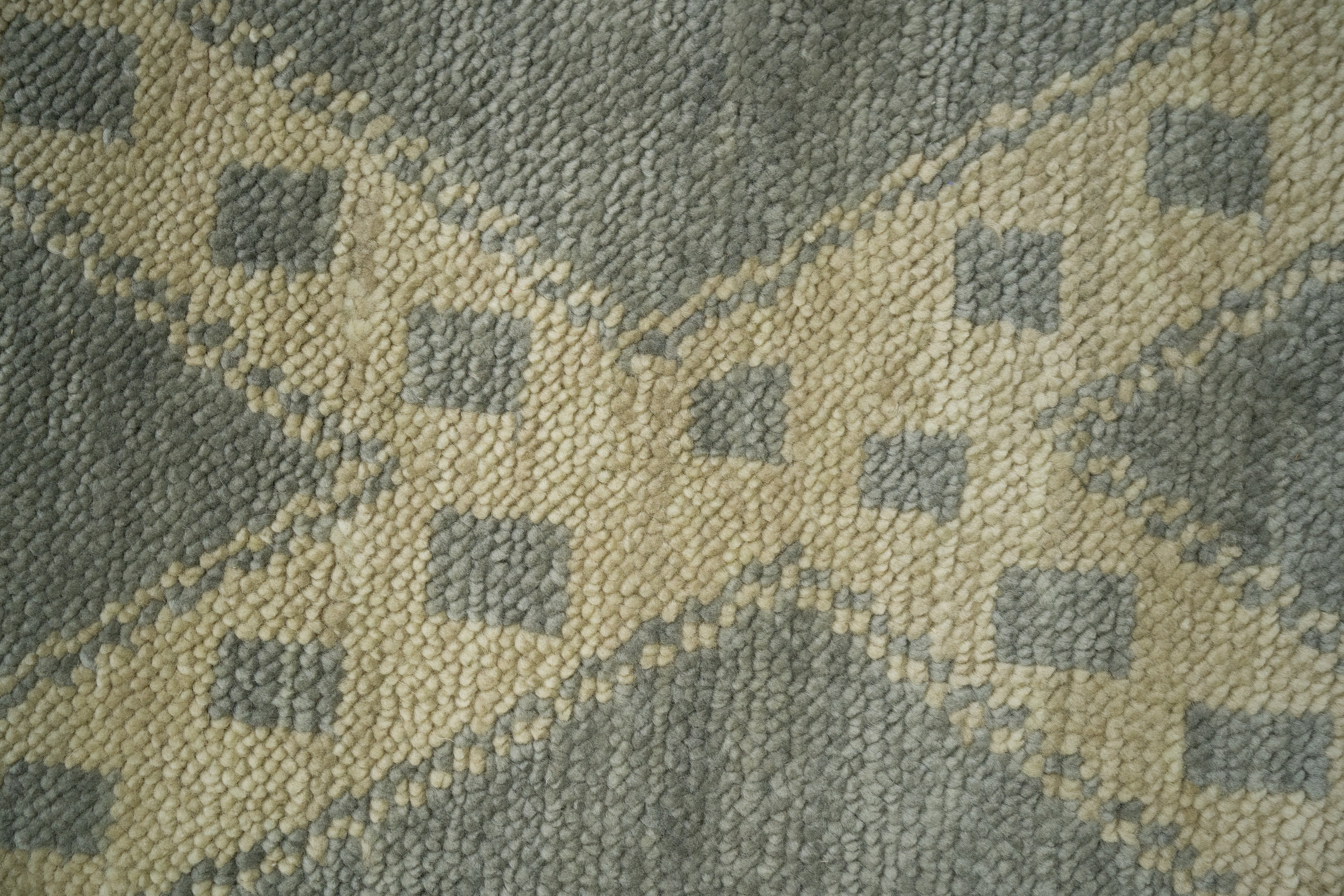 Handknotted Carpet DIA- 3542