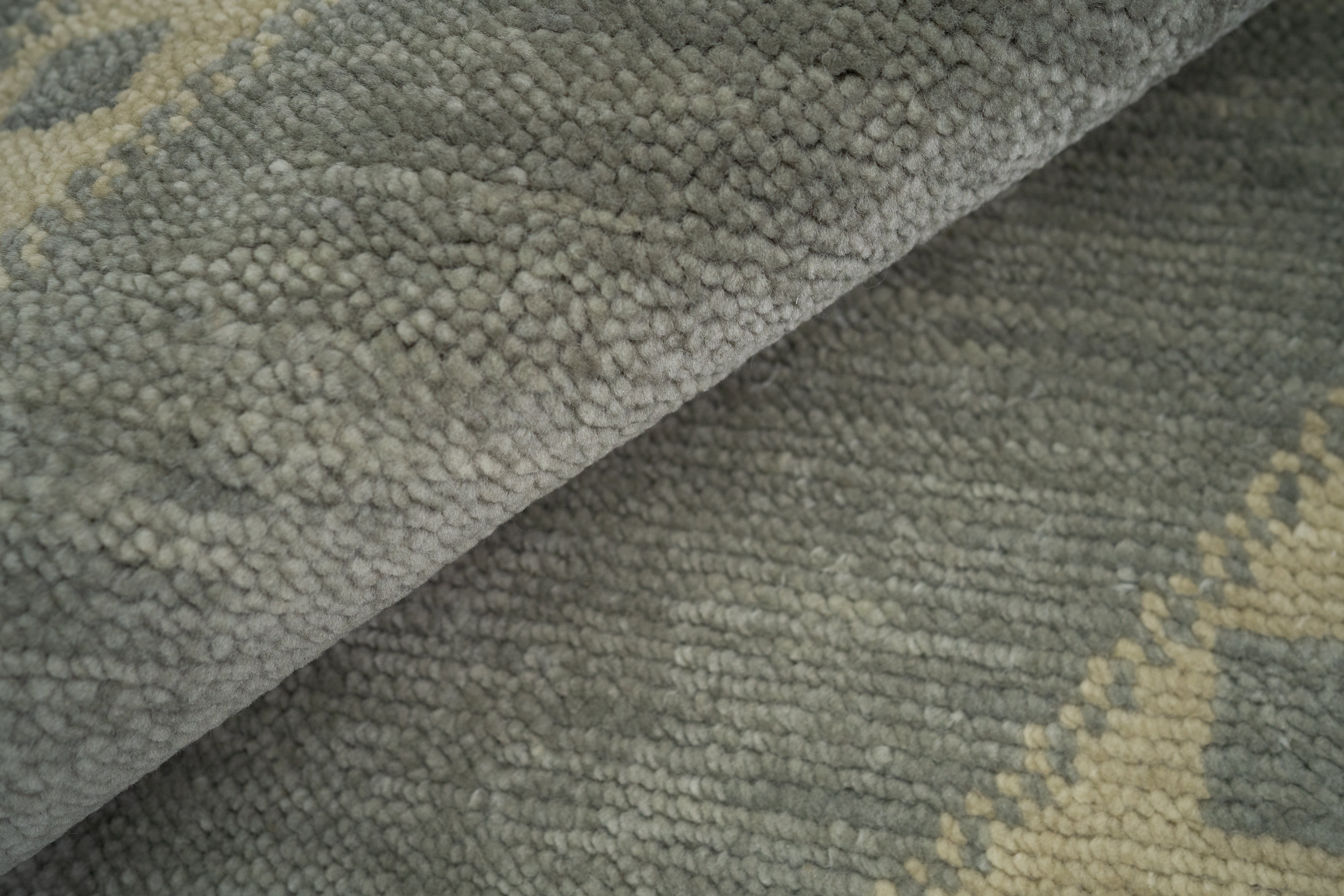 Handknotted Carpet DIA- 3542