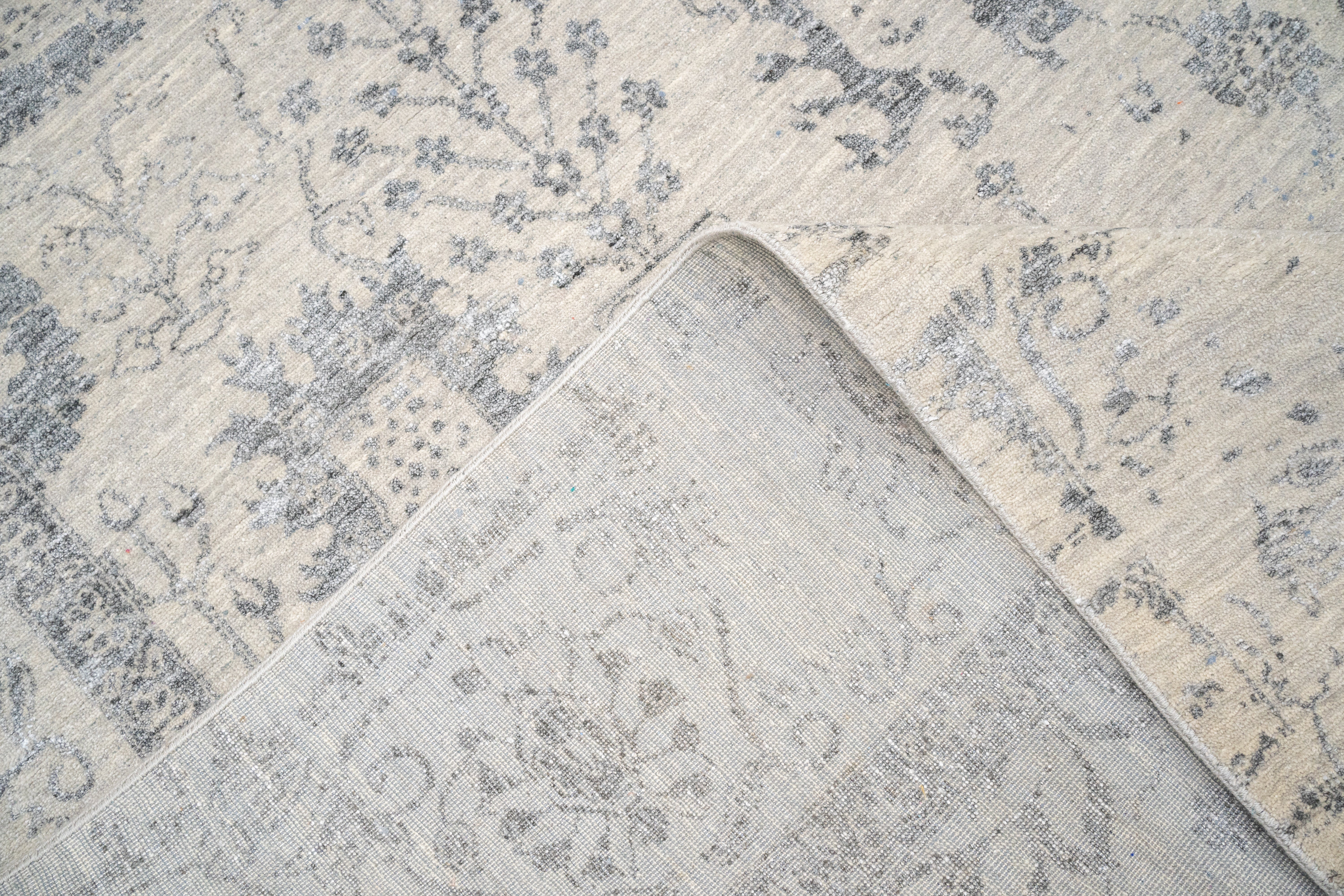 Handknotted Carpet, DIA- 3590 VASE 3, SILVER & BLACK