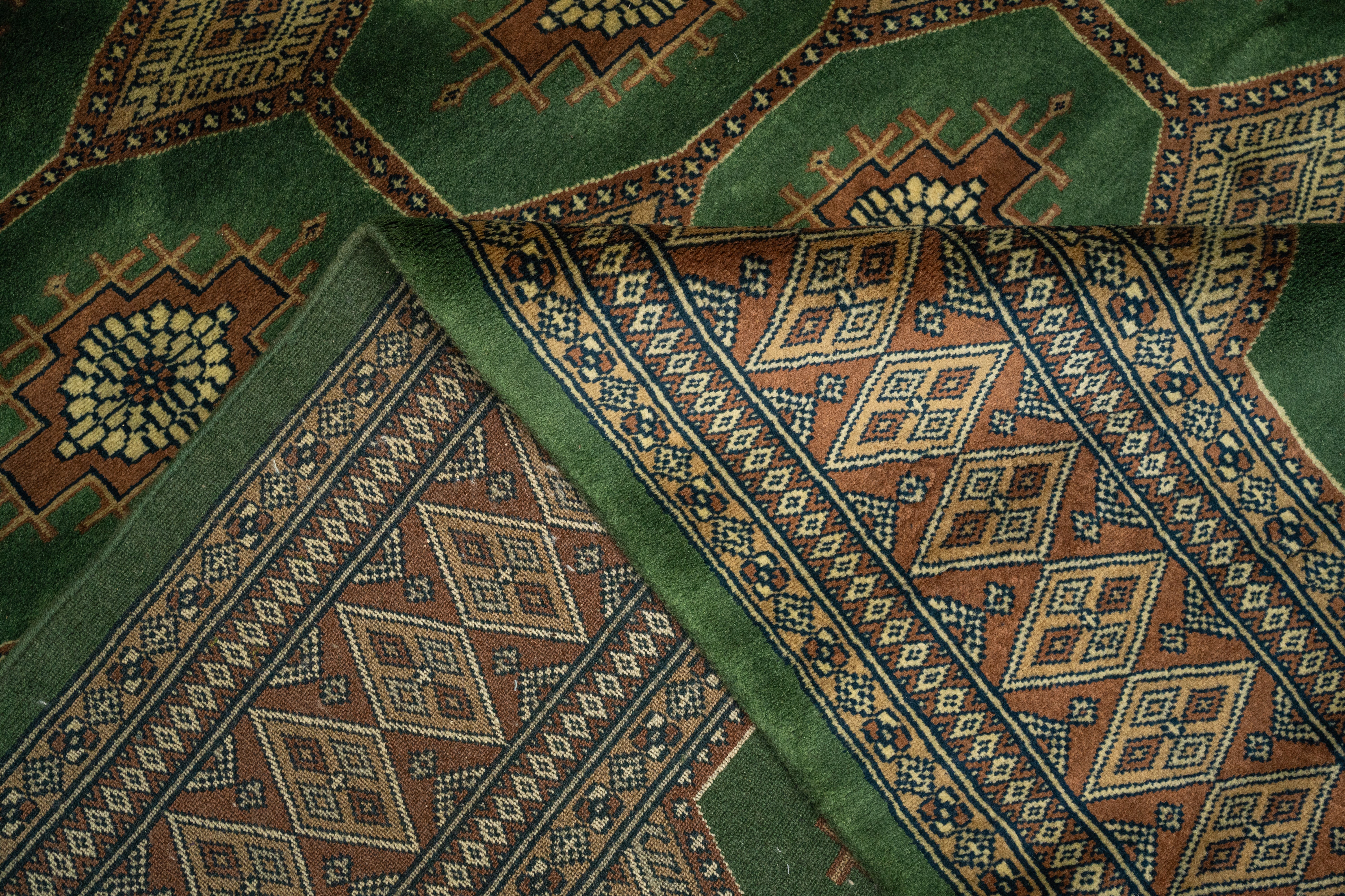 Handknotted Modern Carpet DIA- 382