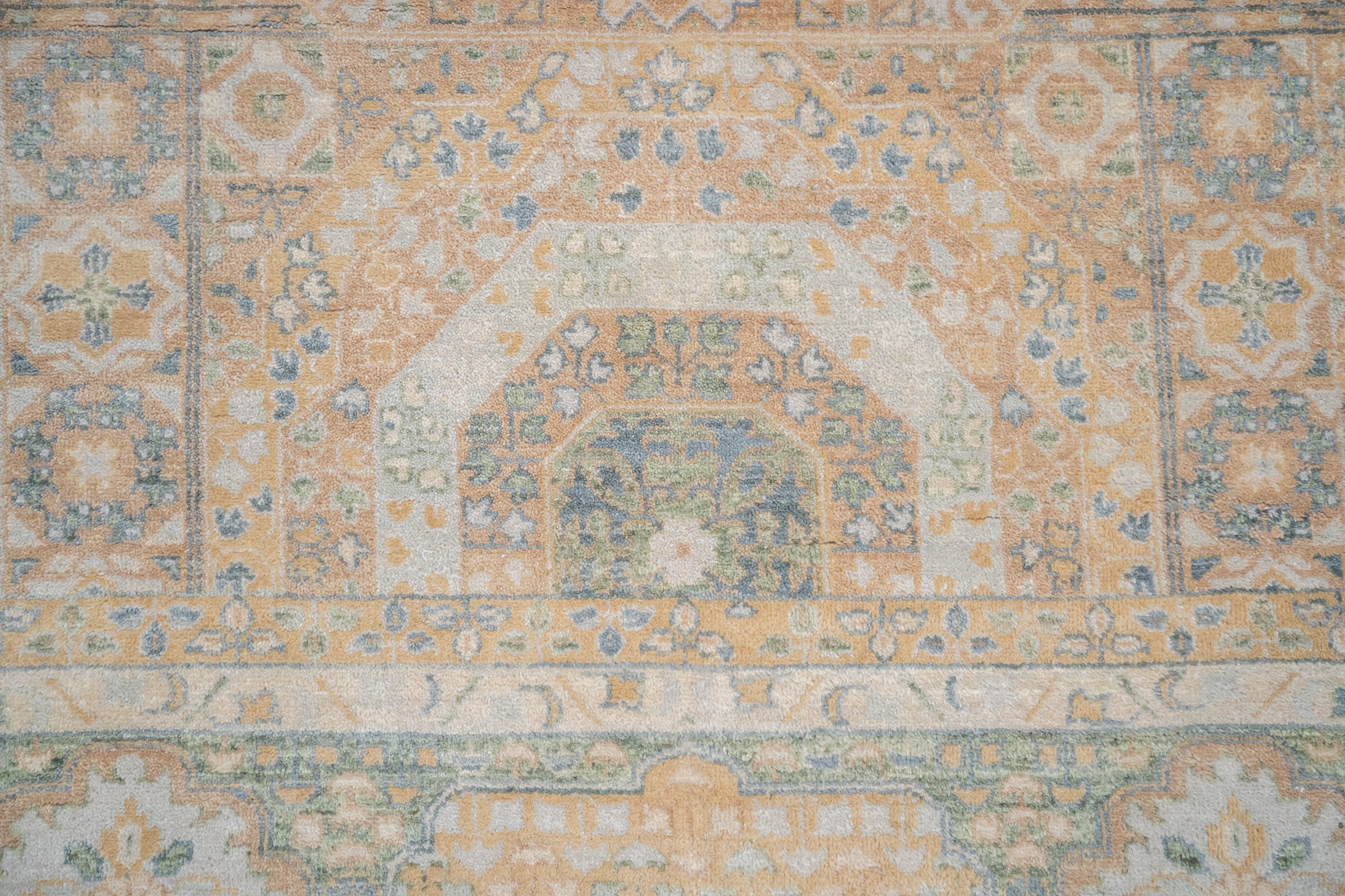 Handknotted Carpet DIA- 39 MAMLUK, Pale Taupe, Pale Silver, Nickel & Dolphin Gray