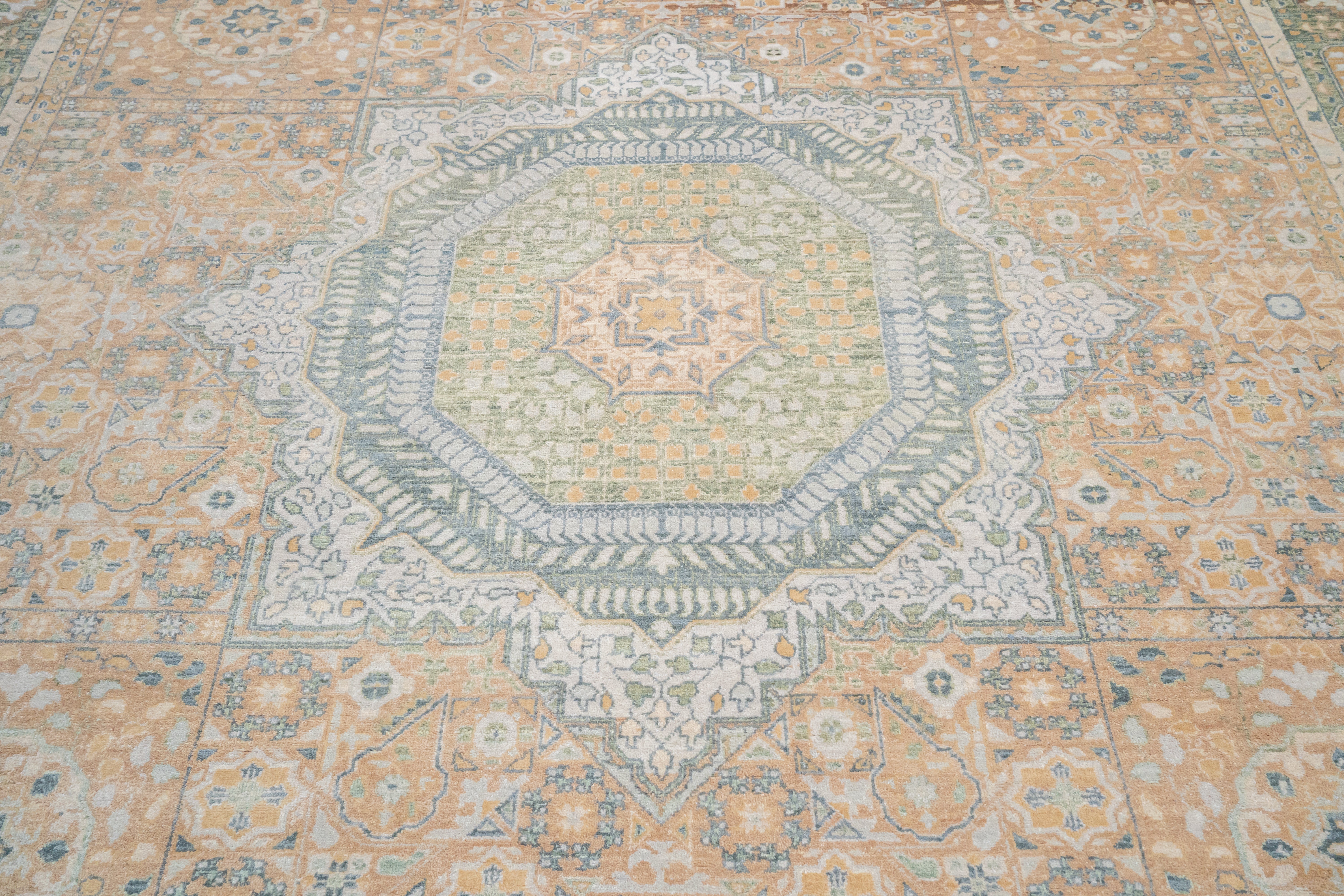 Handknotted Carpet DIA- 39 MAMLUK, Pale Taupe, Pale Silver, Nickel & Dolphin Gray
