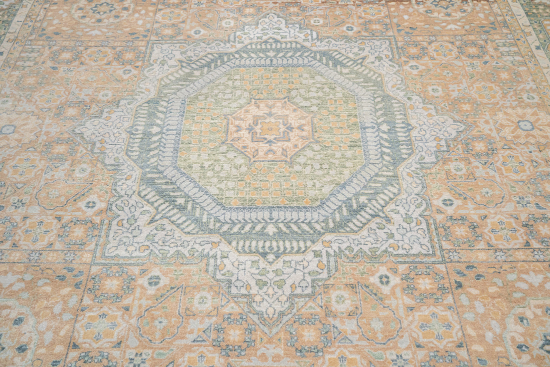 Handknotted Carpet DIA- 39 MAMLUK, Pale Taupe, Pale Silver, Nickel & Dolphin Gray