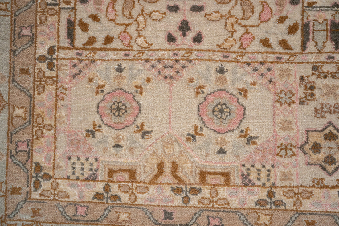 Handknotted Carpet DIA- 40 MAMLUK,  Dark Vanilla, Olive Drab, New York Pink & Quick Silver