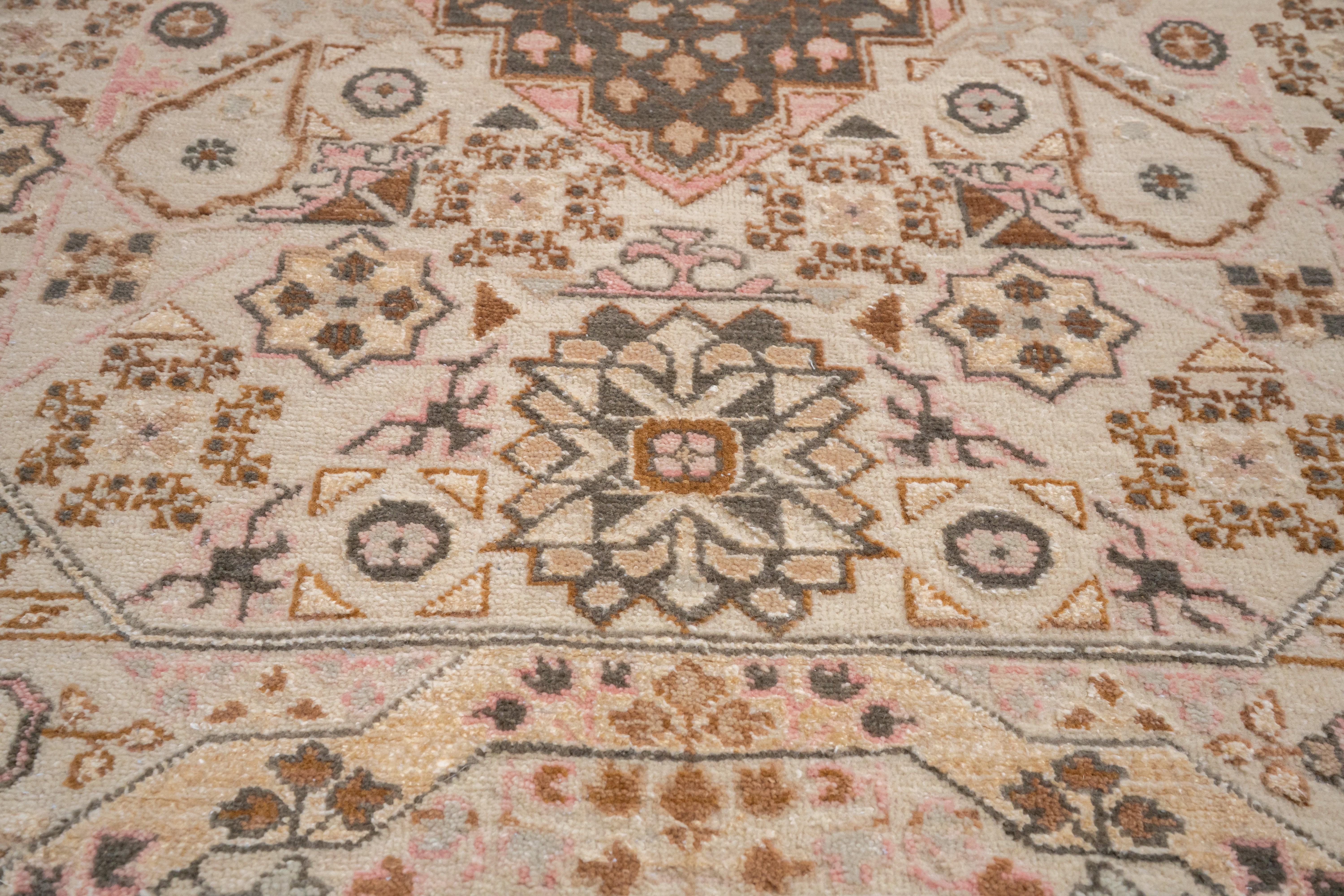 Handknotted Carpet DIA- 40 MAMLUK,  Dark Vanilla, Olive Drab, New York Pink & Quick Silver