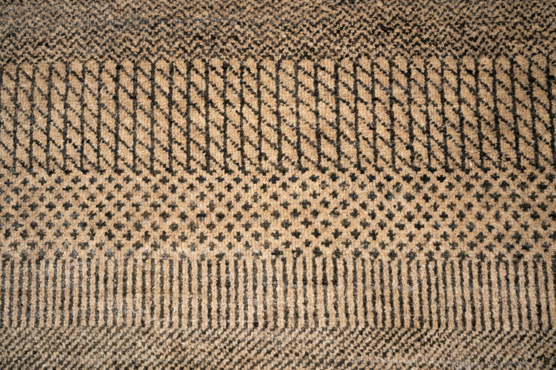 Handknotted Carpet DIA- 403 MCN,  Natural & Charcoal