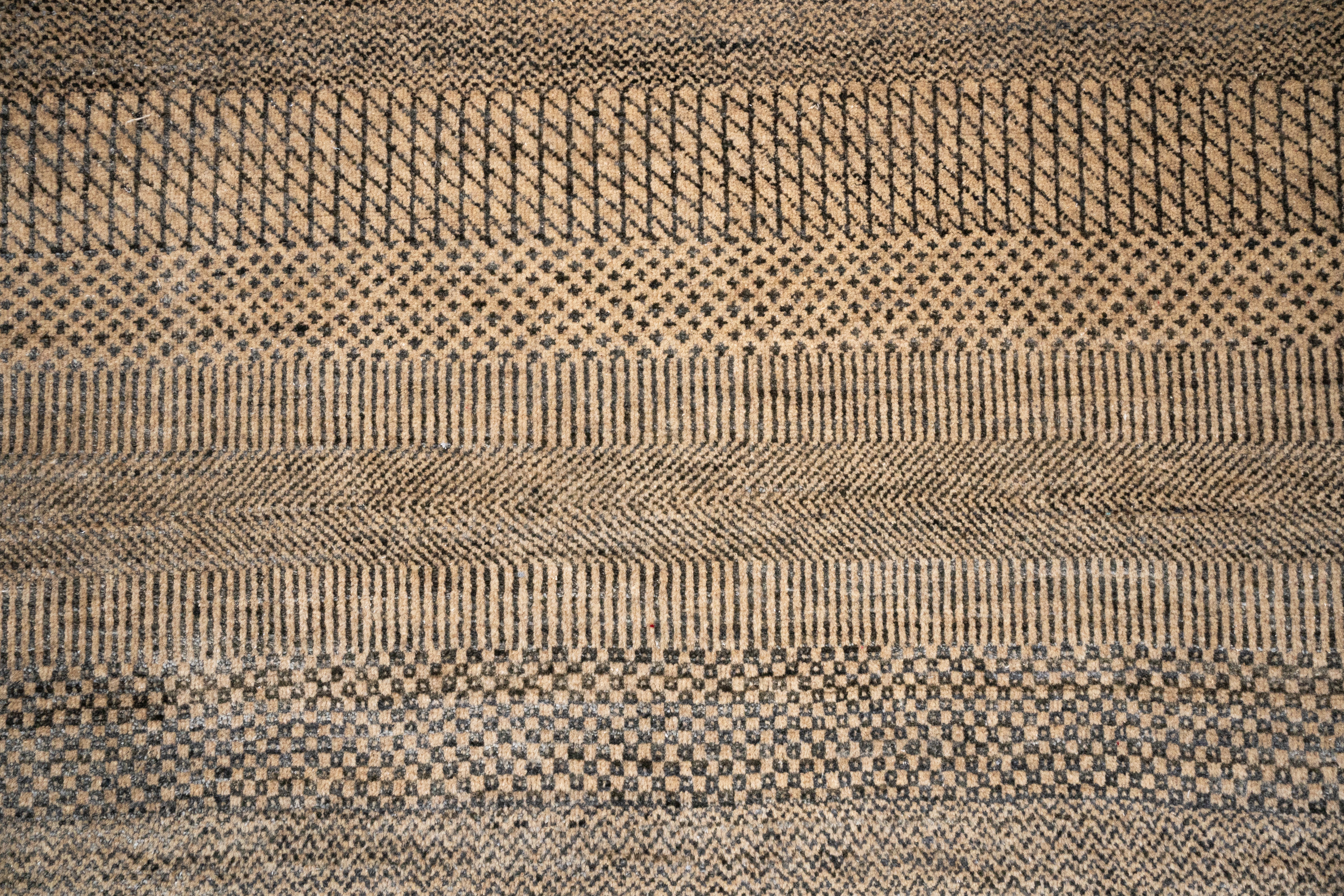 Handknotted Carpet DIA- 403 MCN,  Natural & Charcoal