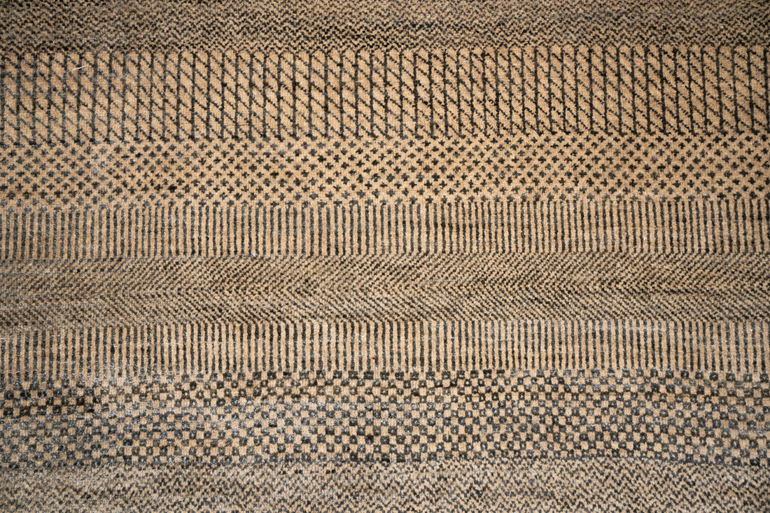 Handknotted Carpet DIA- 403 MCN,  Natural & Charcoal