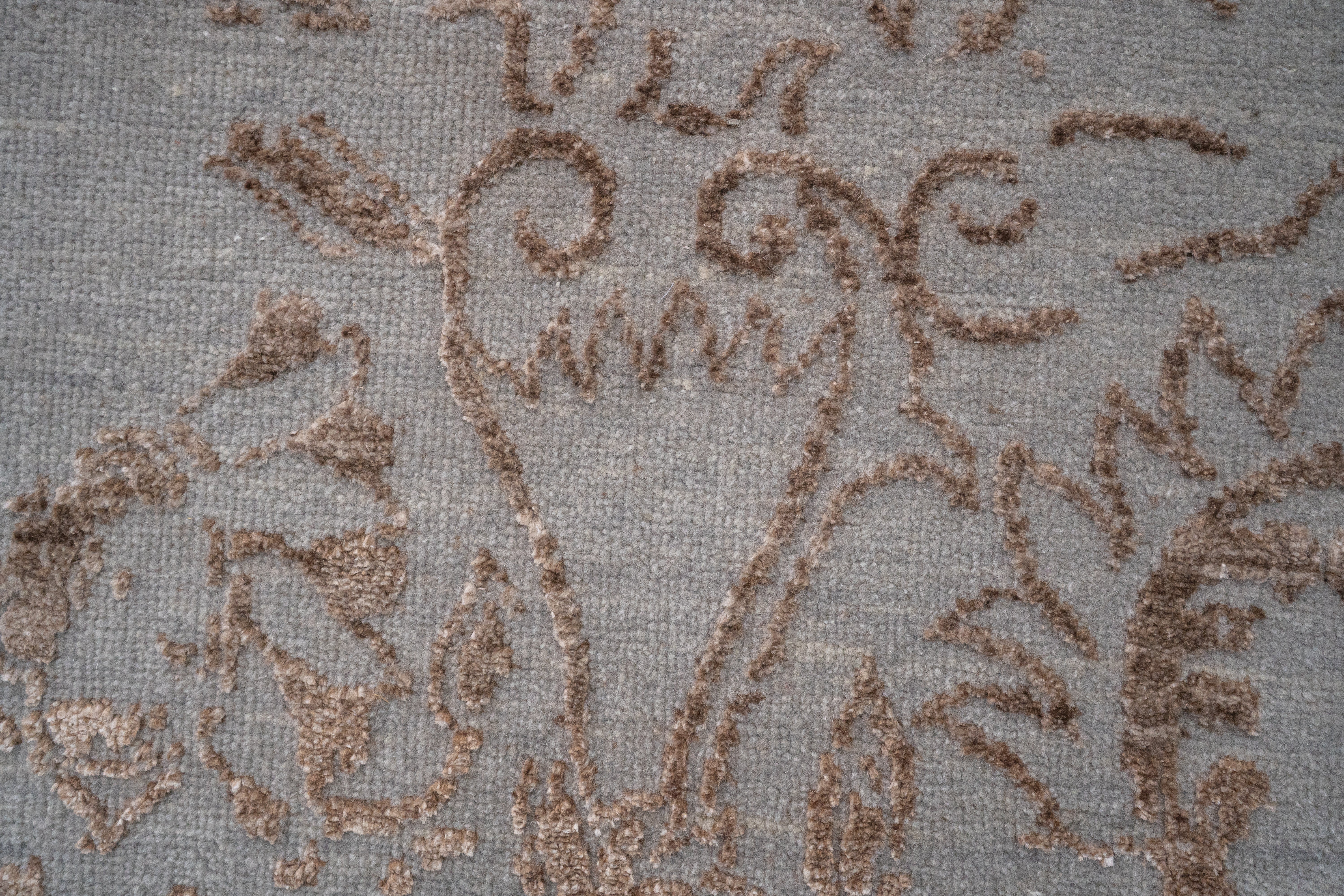 Handknotted Carpet, DIA- 426 VASE 3, SILVER & MOUSE