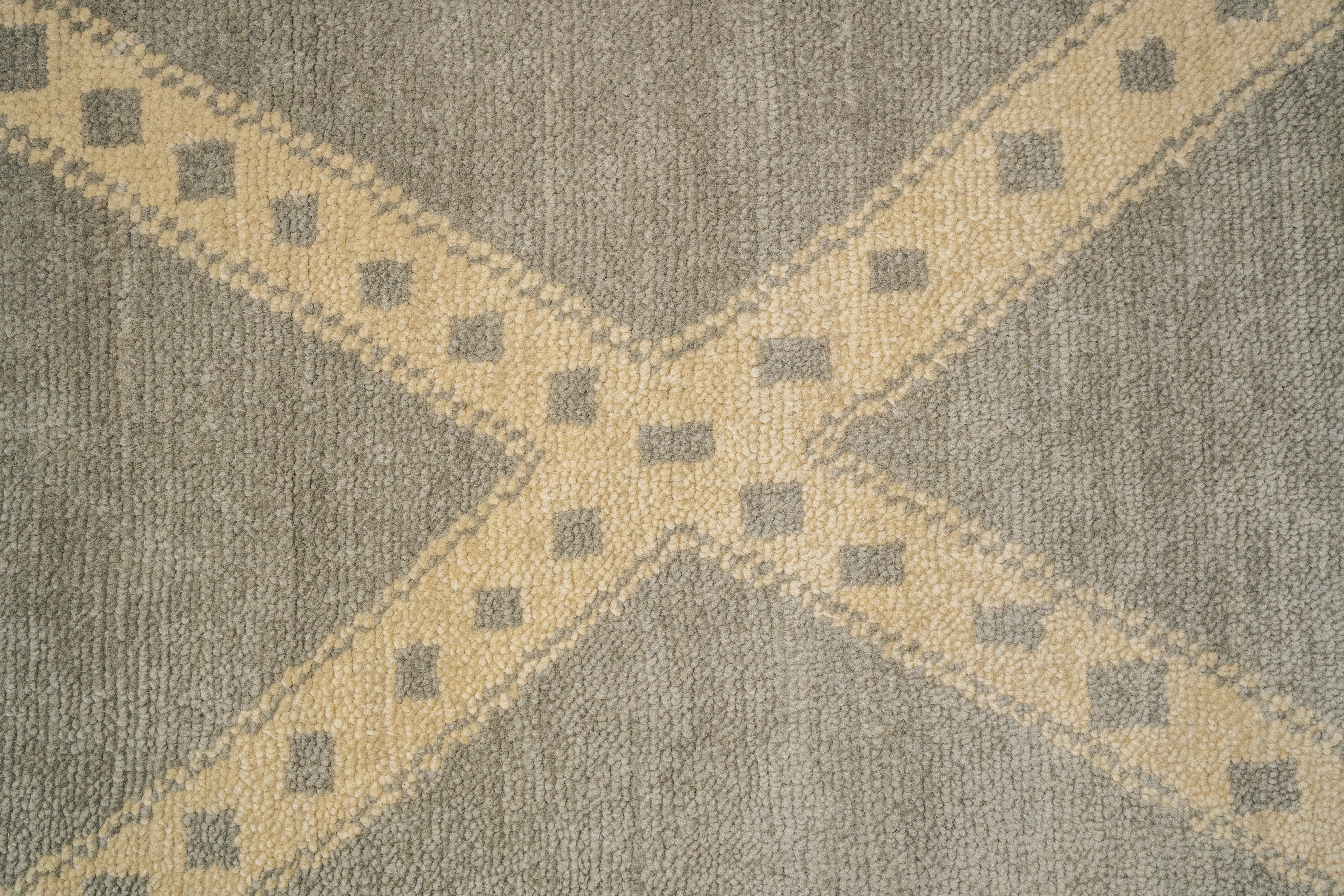 Handknotted Carpet, DIA- 4270 LINE 2, Ivory & Olive Green