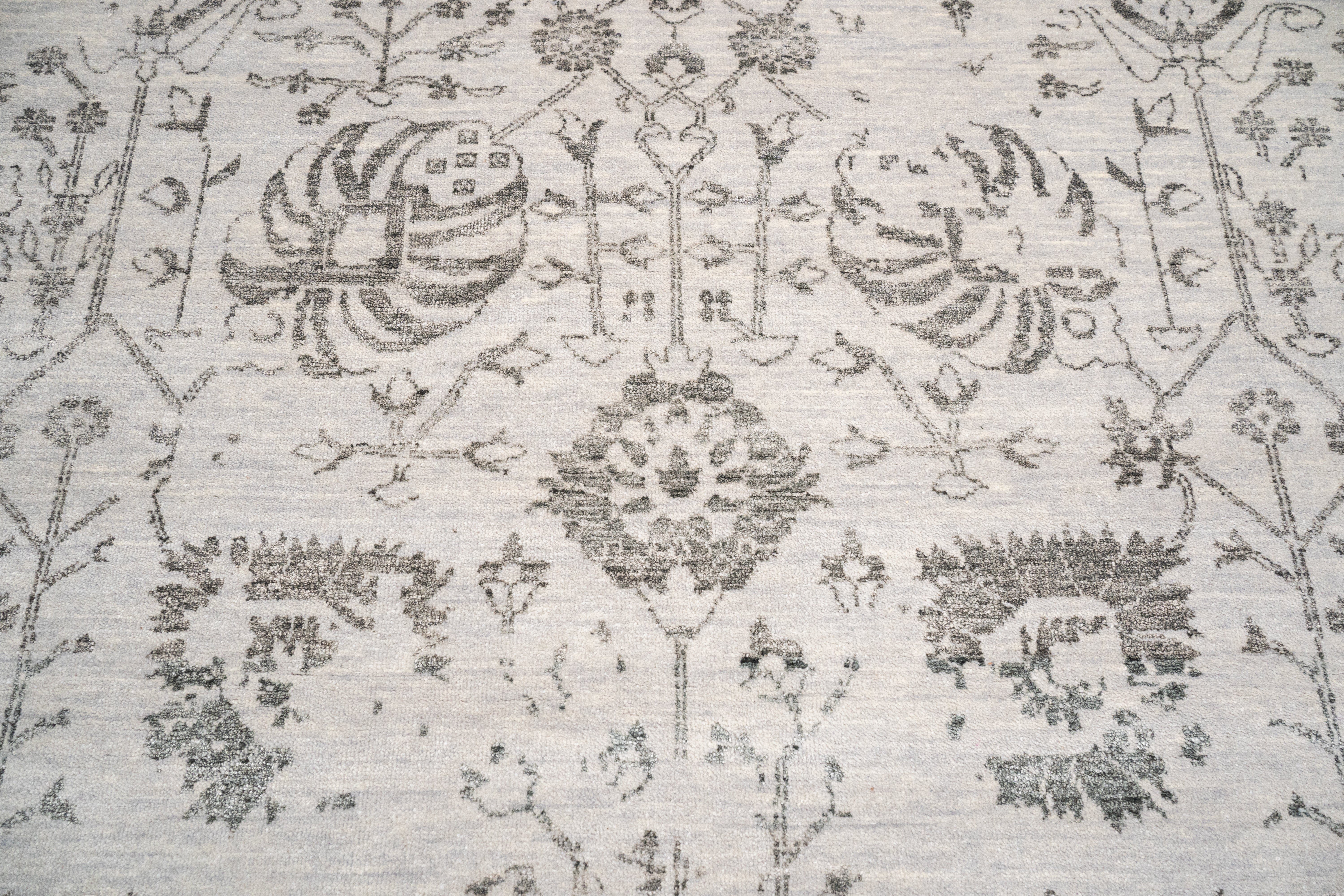Handknotted Carpet, DIA - 4549 VASE 3, Silver & Black