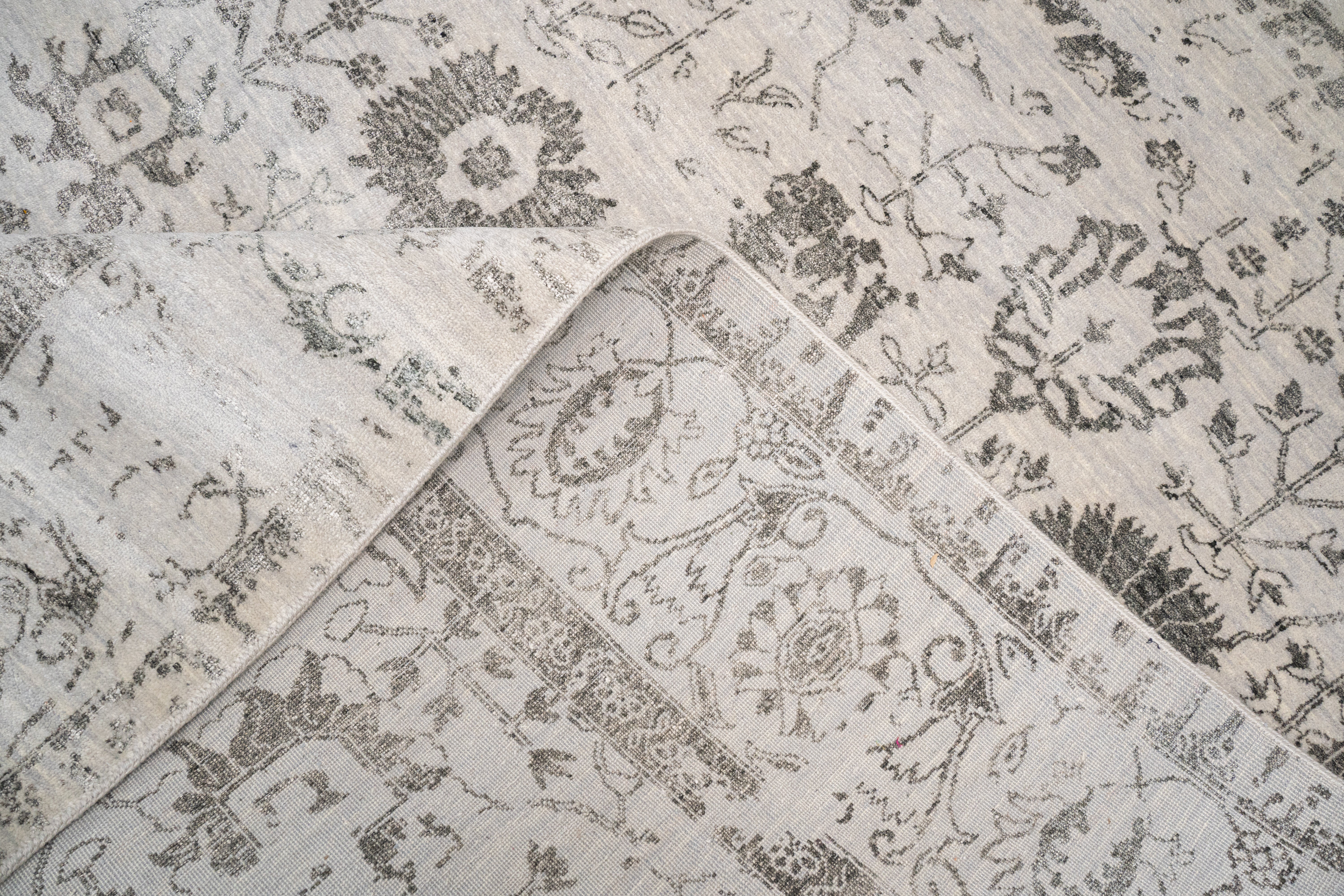 Handknotted Carpet, DIA - 4549 VASE 3, Silver & Black