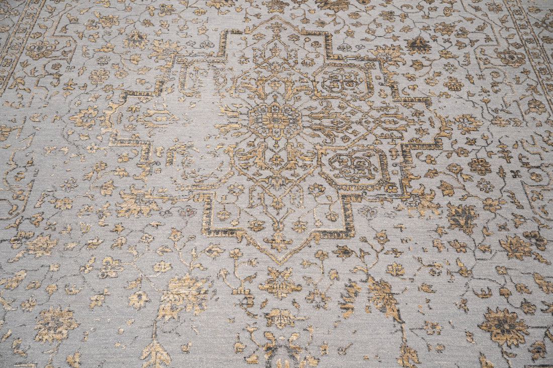 Handknotted Carpet DIA: 466 SERAPI, Silver Chalice, Pale Taupe & Dark Liver