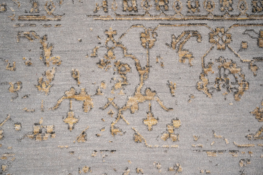Handknotted Carpet DIA: 466 SERAPI, Silver Chalice, Pale Taupe & Dark Liver
