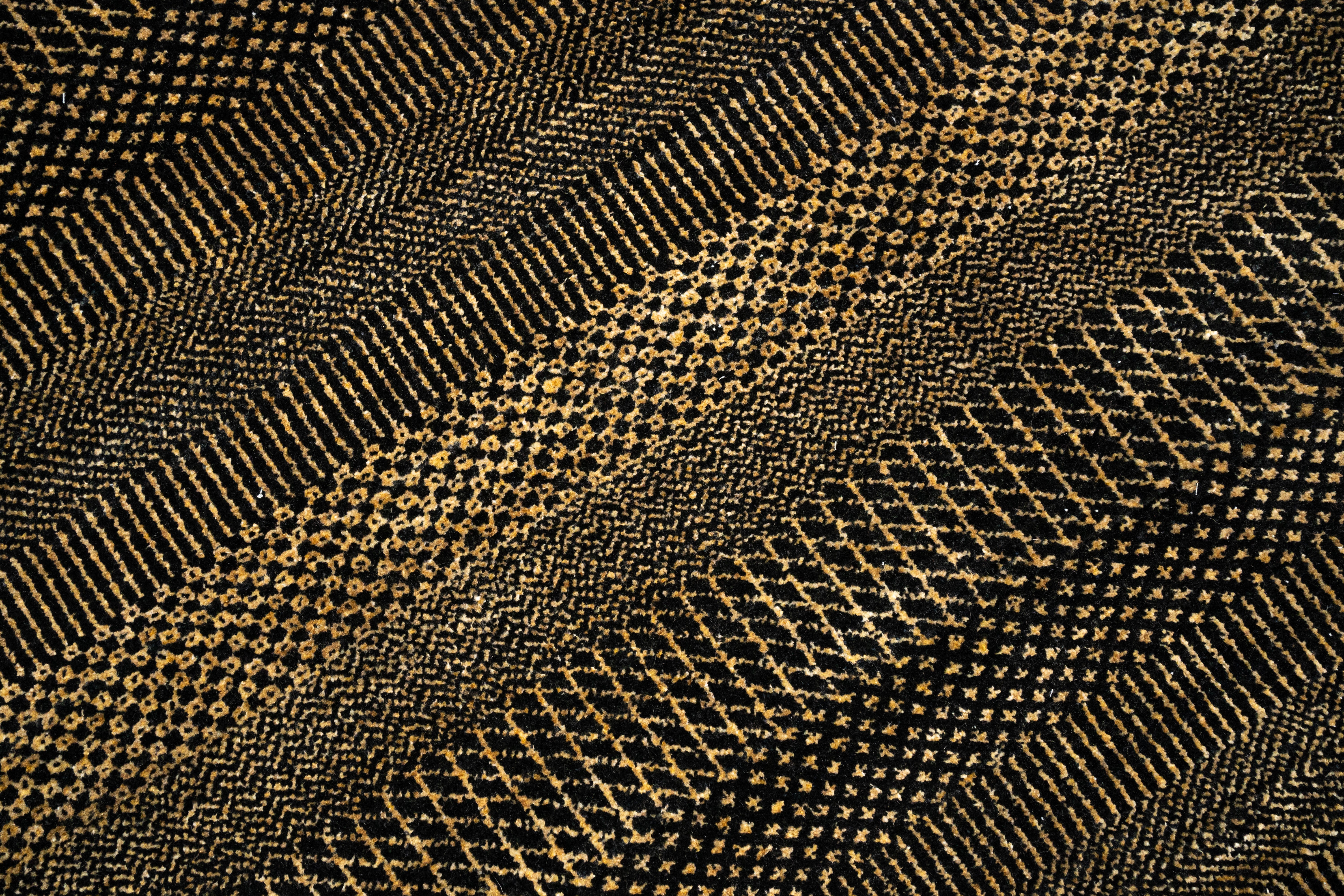 Handknotted Carpet DIA- 486 MCN,  Black & Gold