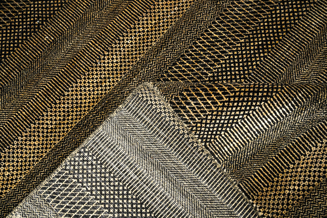 Handknotted Carpet DIA- 486 MCN,  Black & Gold