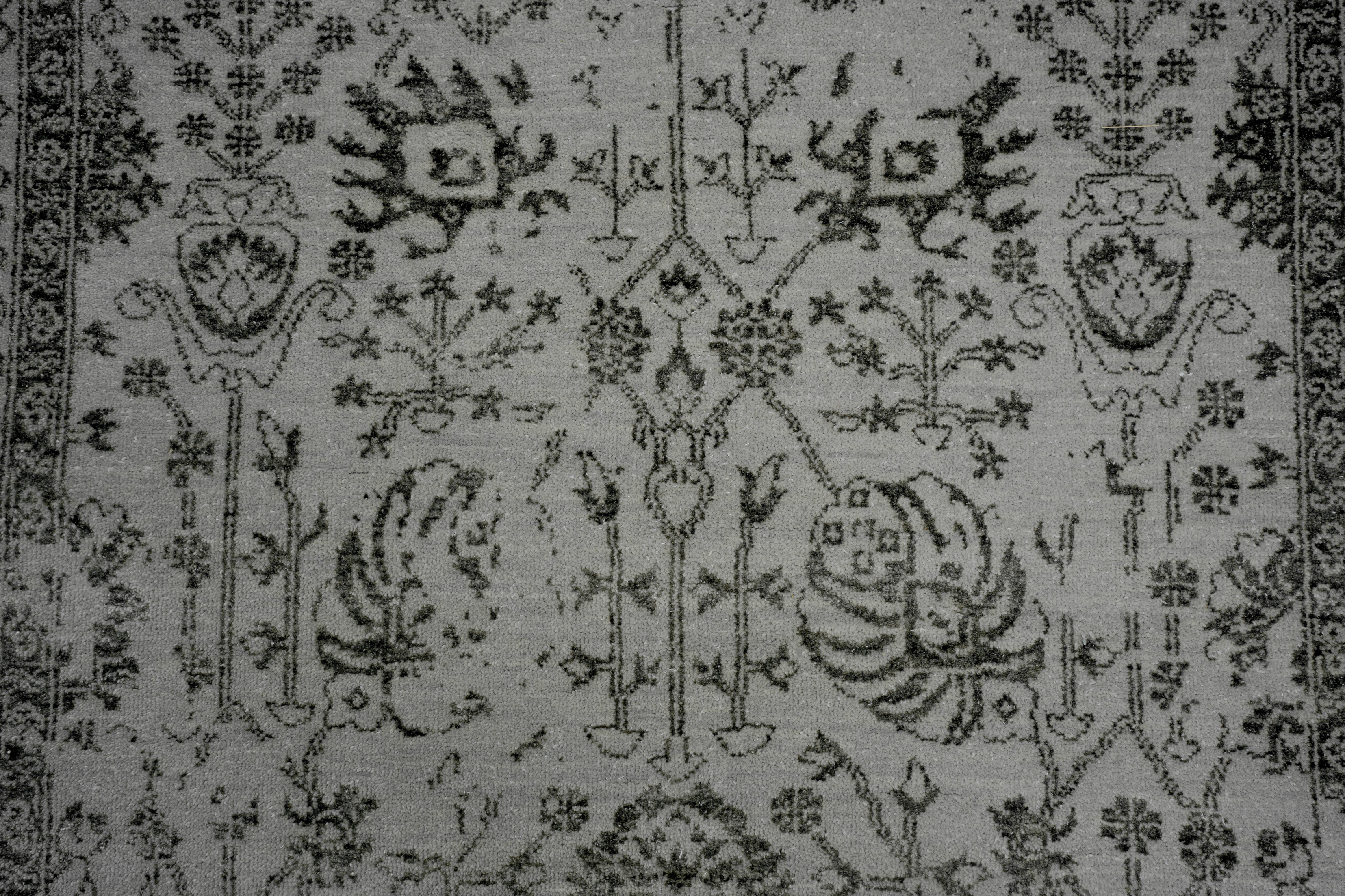 Handknotted Modern Carpet DIA- 1697 VASE 3