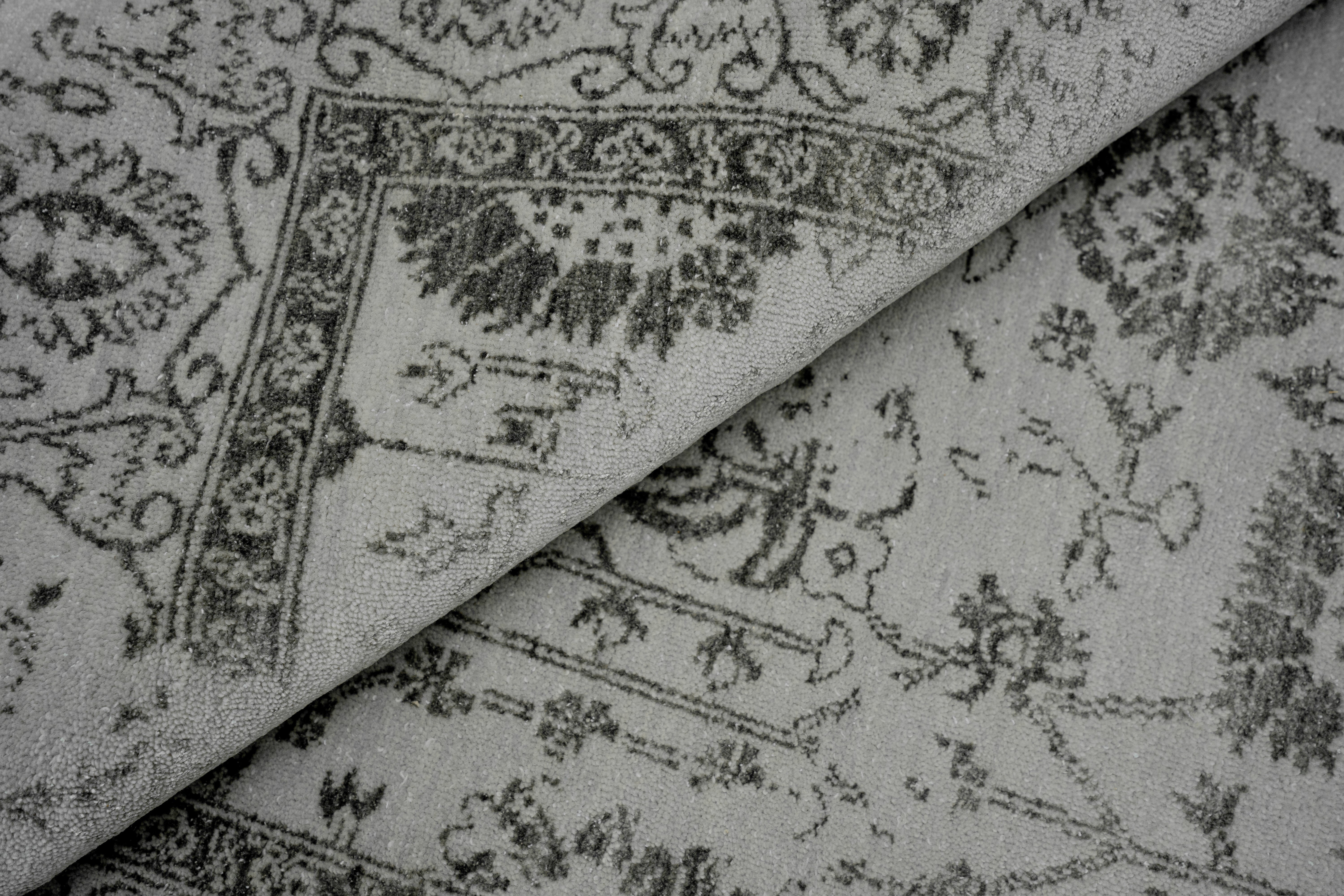 Handknotted Modern Carpet DIA- 1697 VASE 3