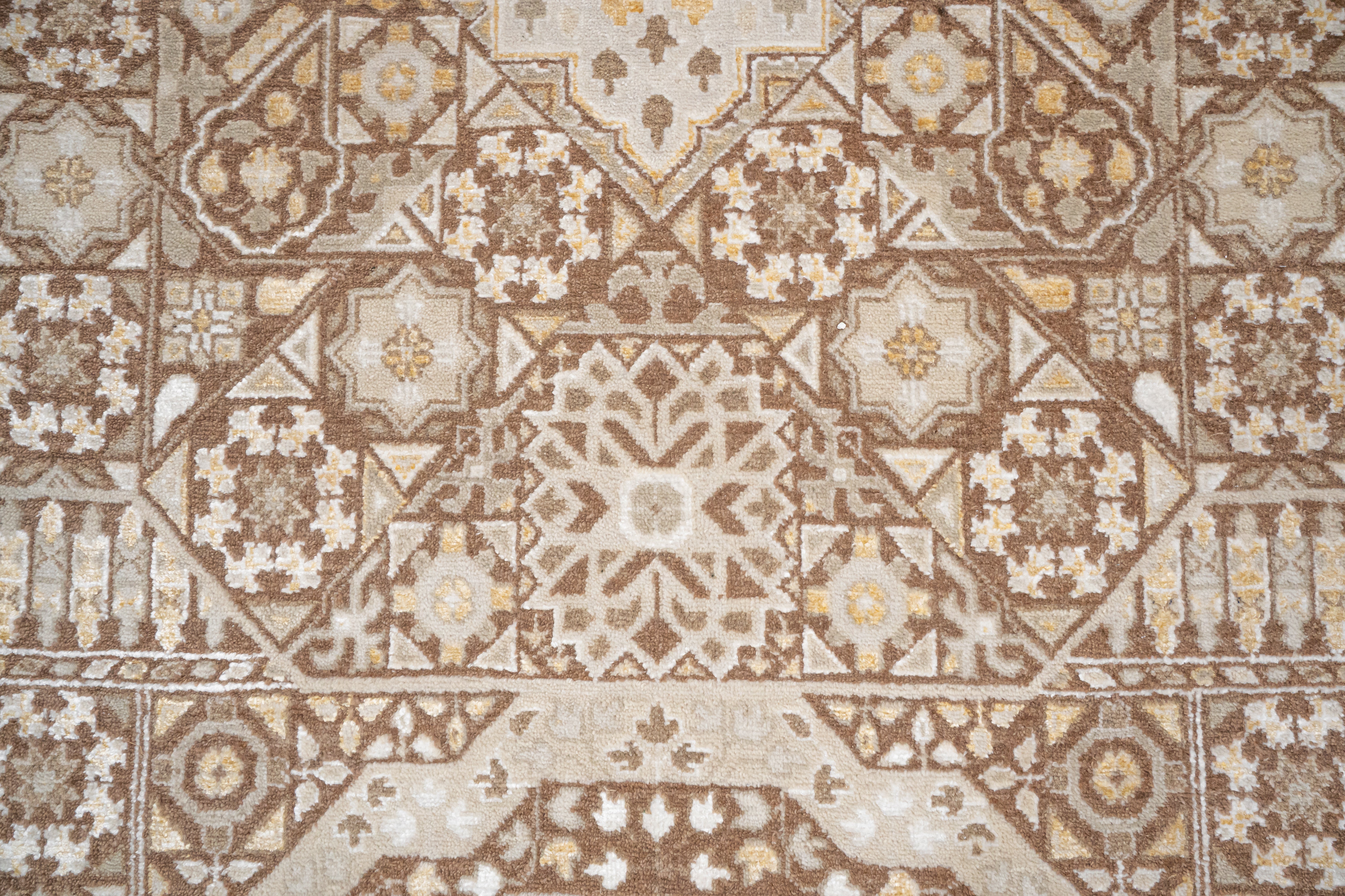 Handknotted Modern Carpets DIA- 57 MAMLUK Silver Pink, Raw Umber, Fawn & Vanilla