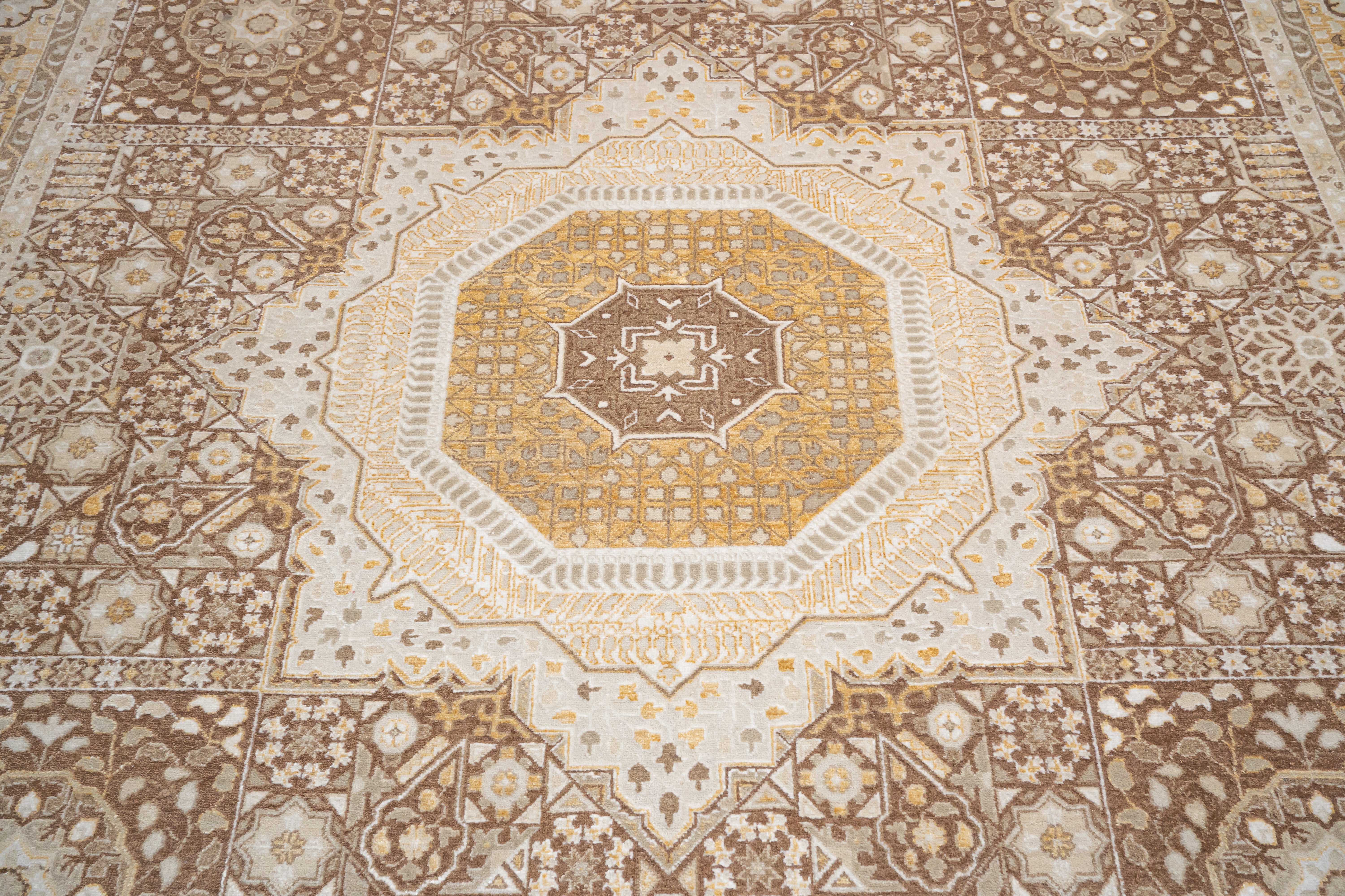 Handknotted Modern Carpets DIA- 57 MAMLUK Silver Pink, Raw Umber, Fawn & Vanilla