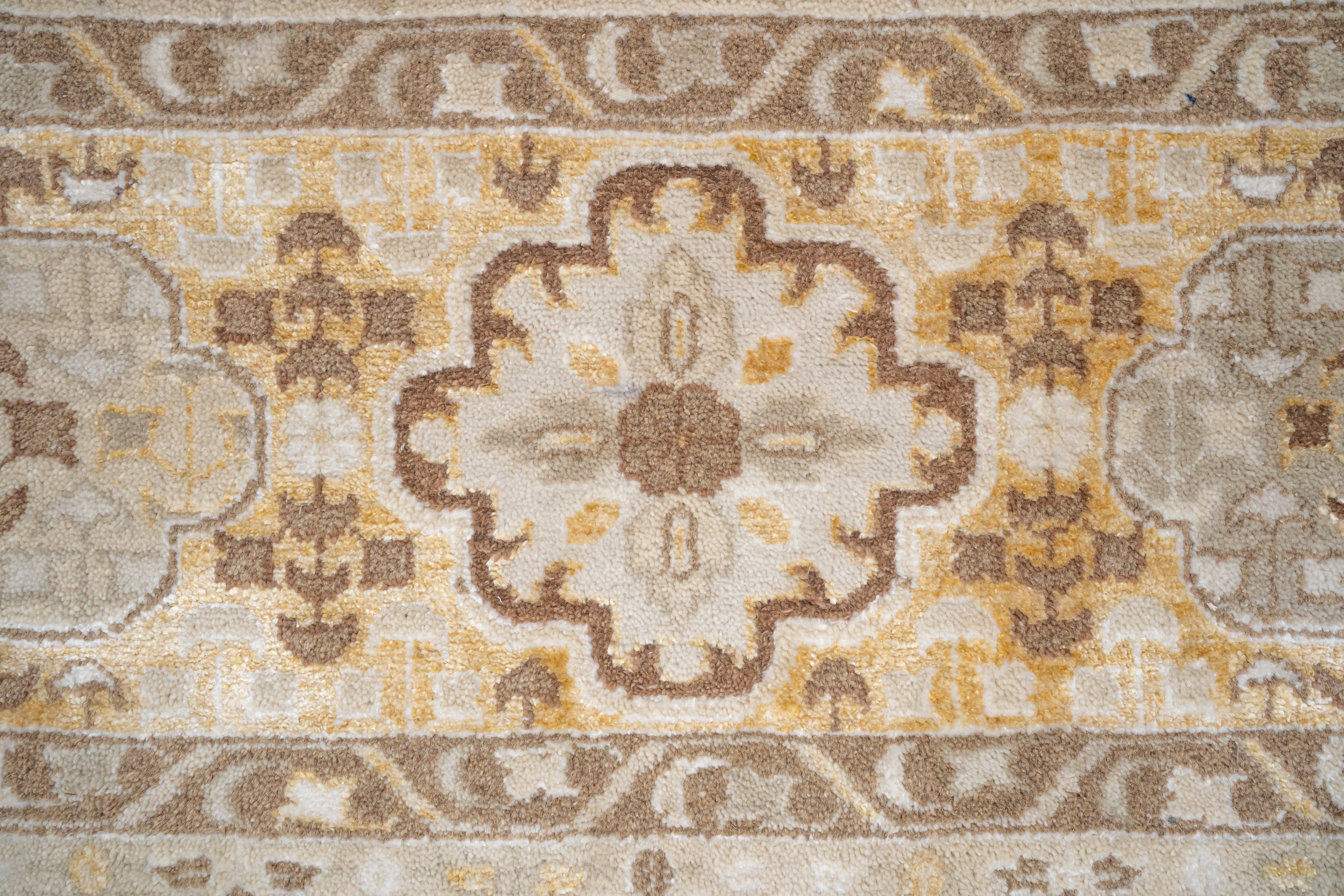 Handknotted Modern Carpets DIA- 57 MAMLUK Silver Pink, Raw Umber, Fawn & Vanilla