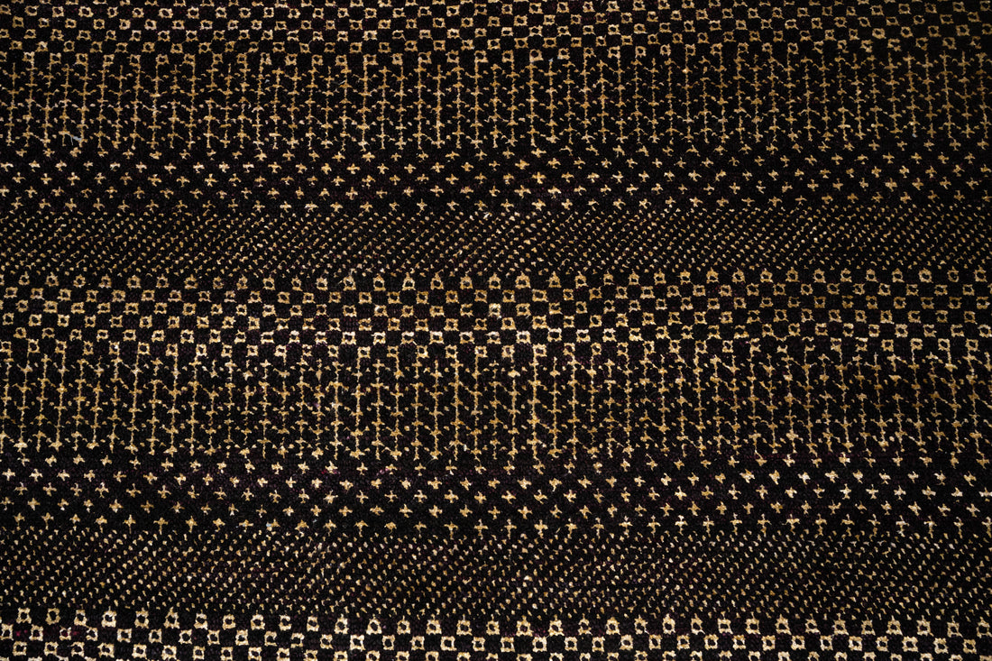 Handknotted Carpet, DIA- 686 MCN, Black & Gold