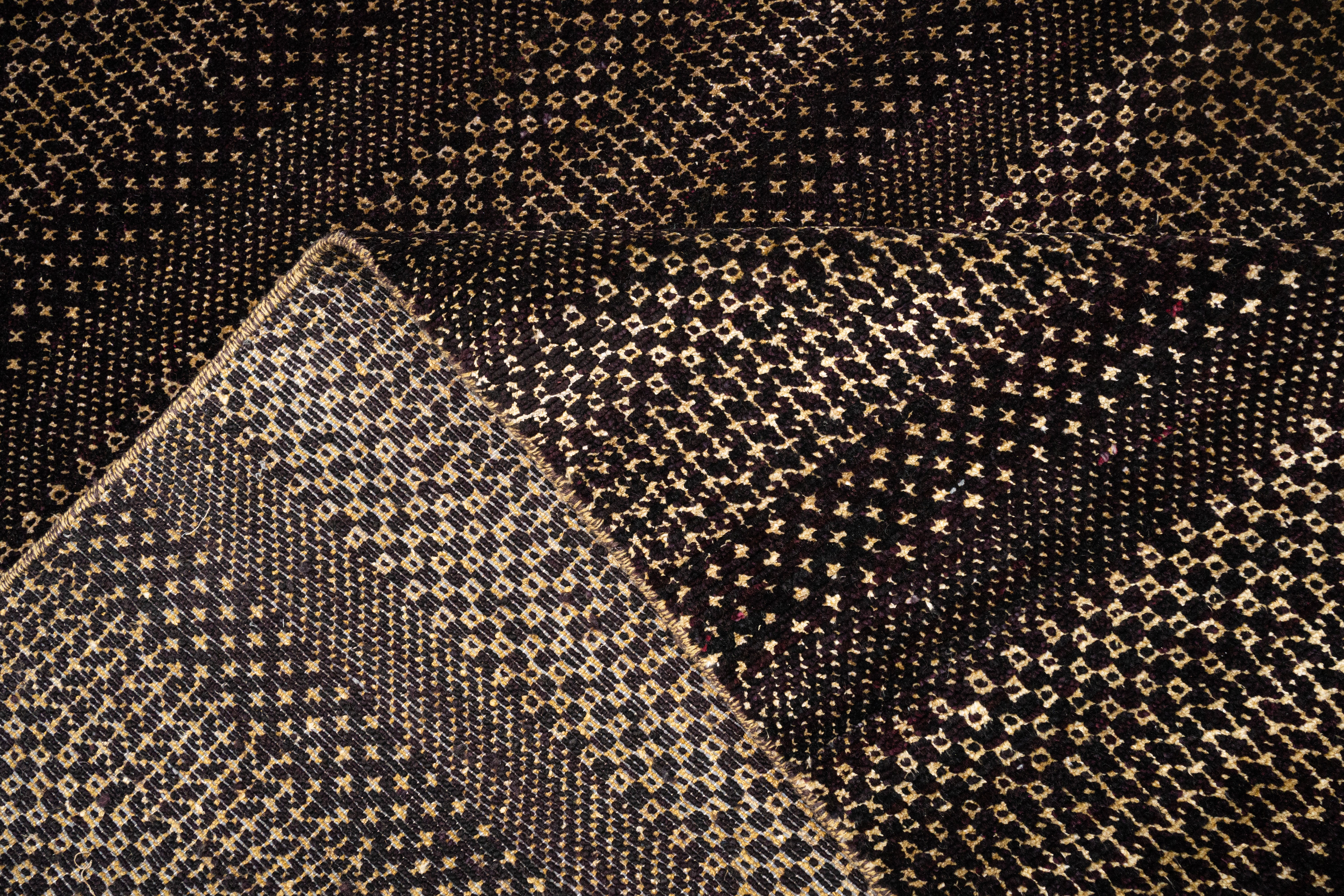 Handknotted Carpet, DIA- 686 MCN, Black & Gold