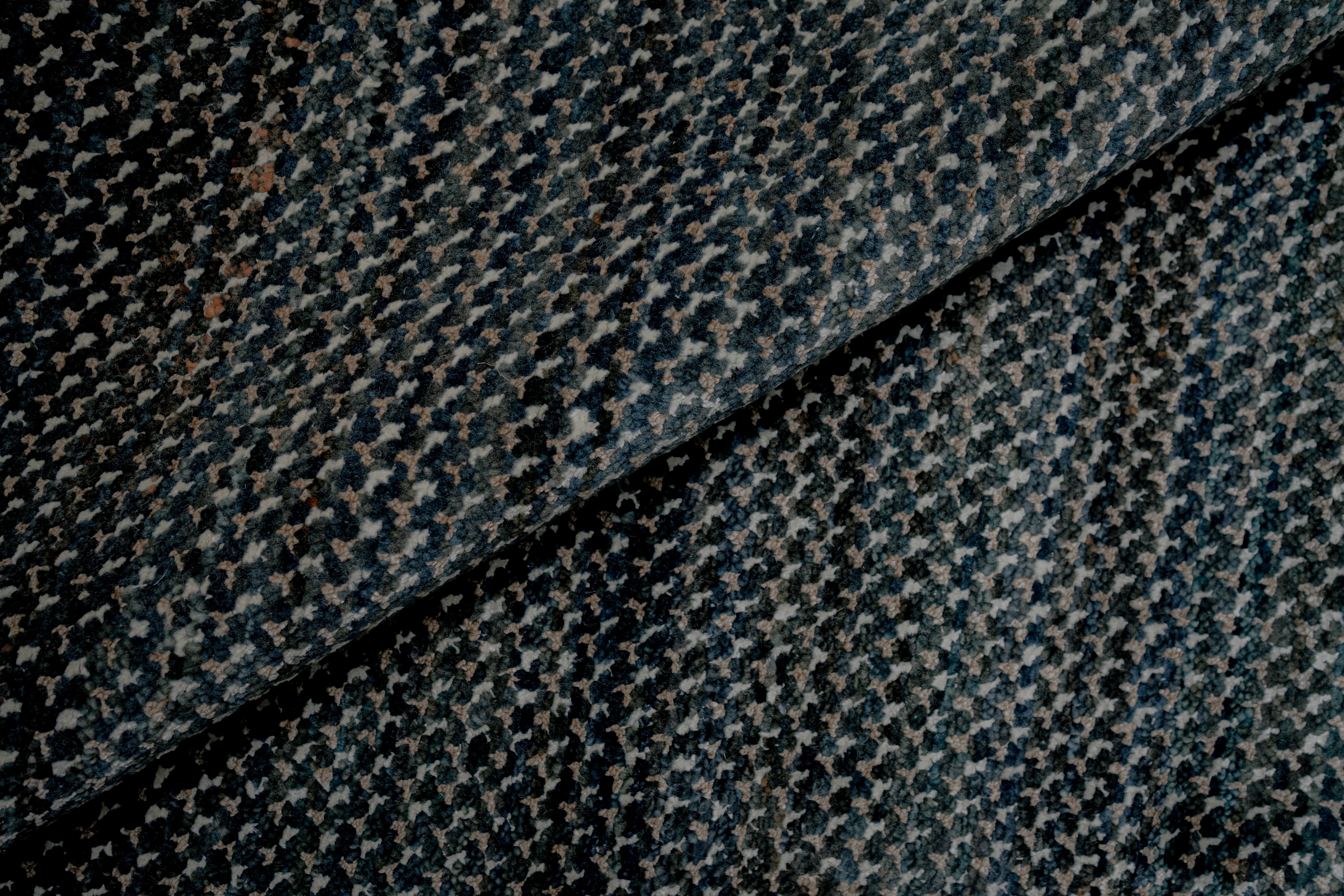 Handknotted Carpet DIA- 119
