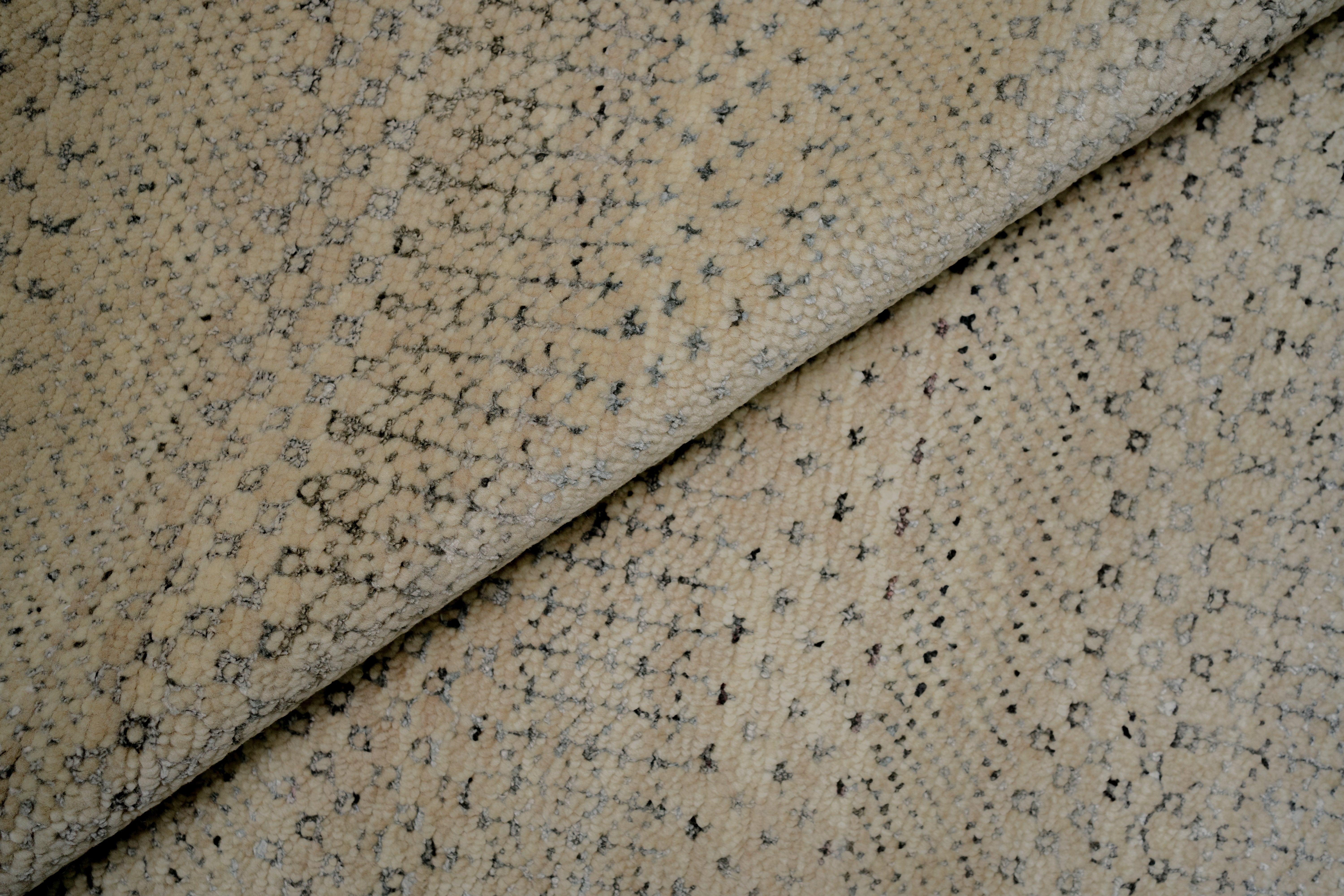 Handknotted Carpet DIA- 3316