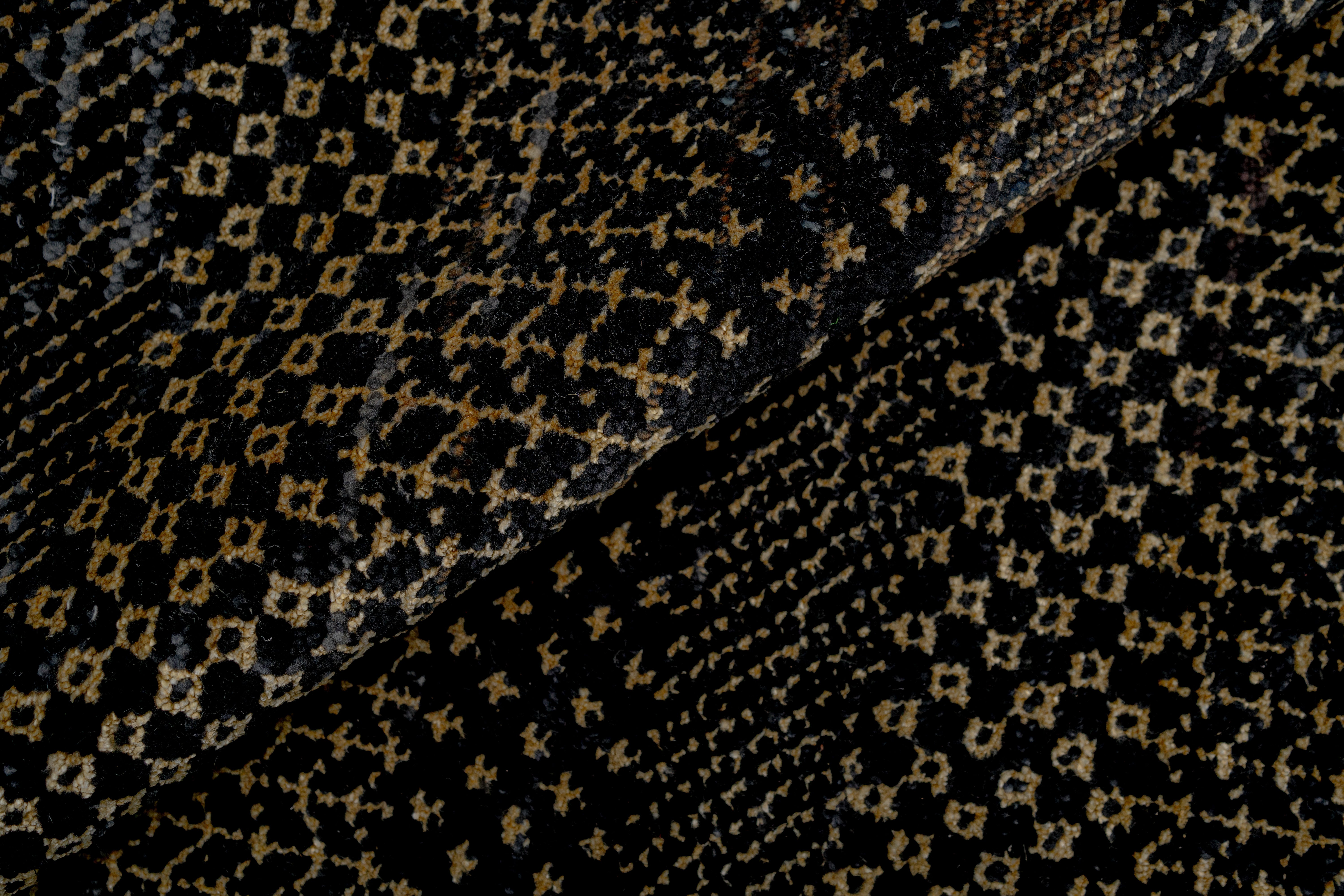 Handknotted Carpet DIA- 710