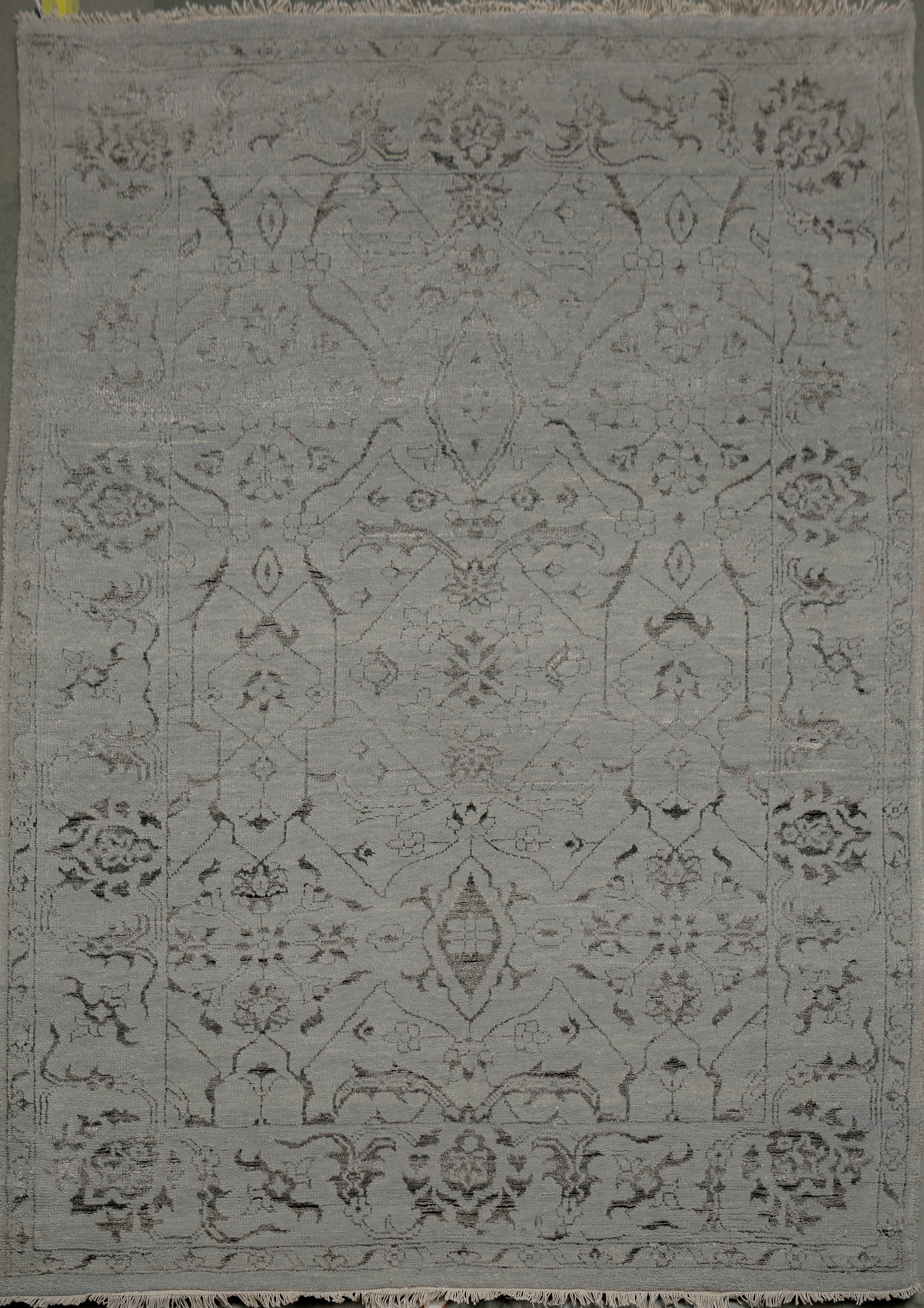 Handknotted Carpet DIA- 823