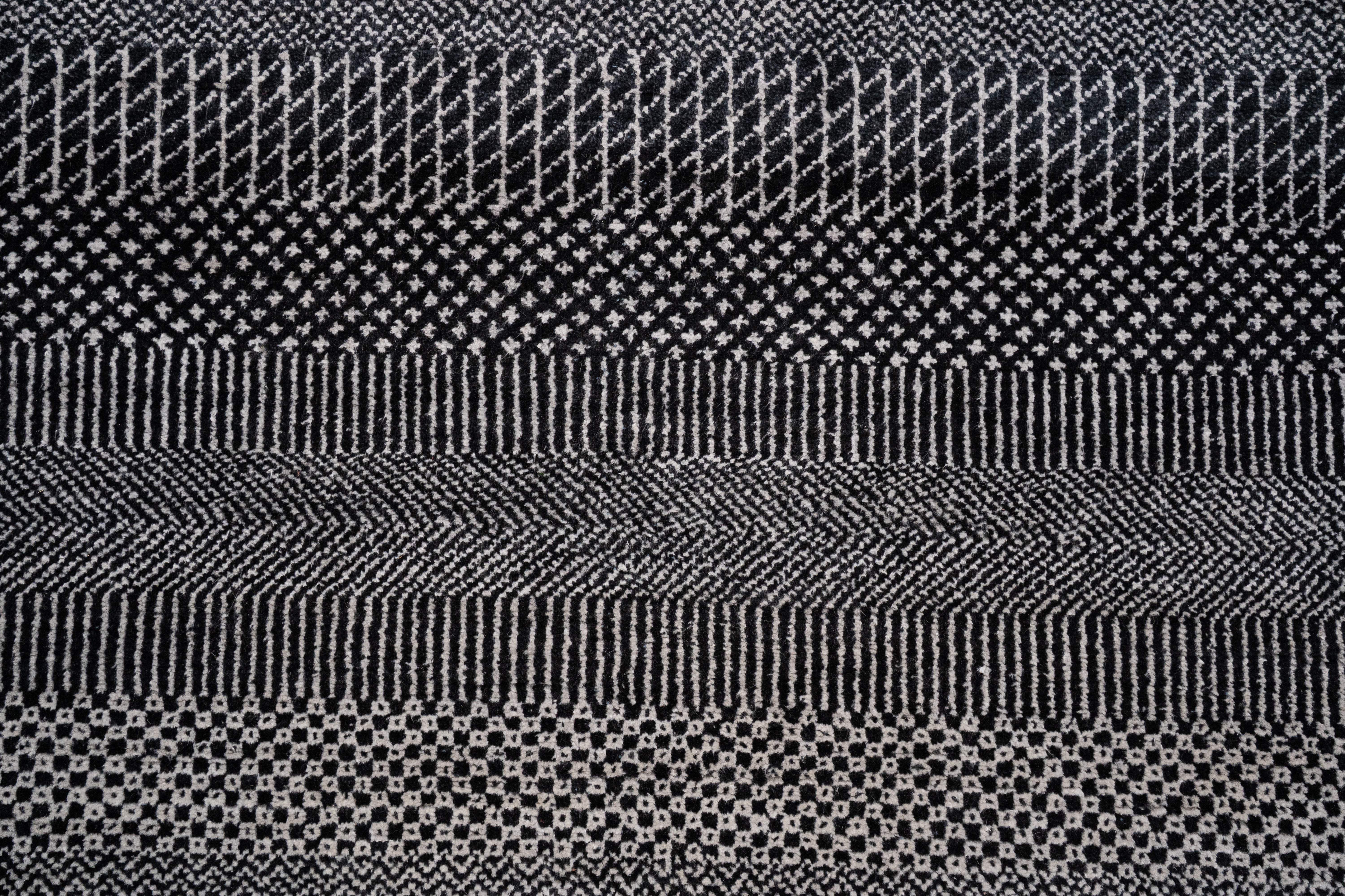 Handknotted Carpet DIA- 759 MCN, Chinese Black & American Silver