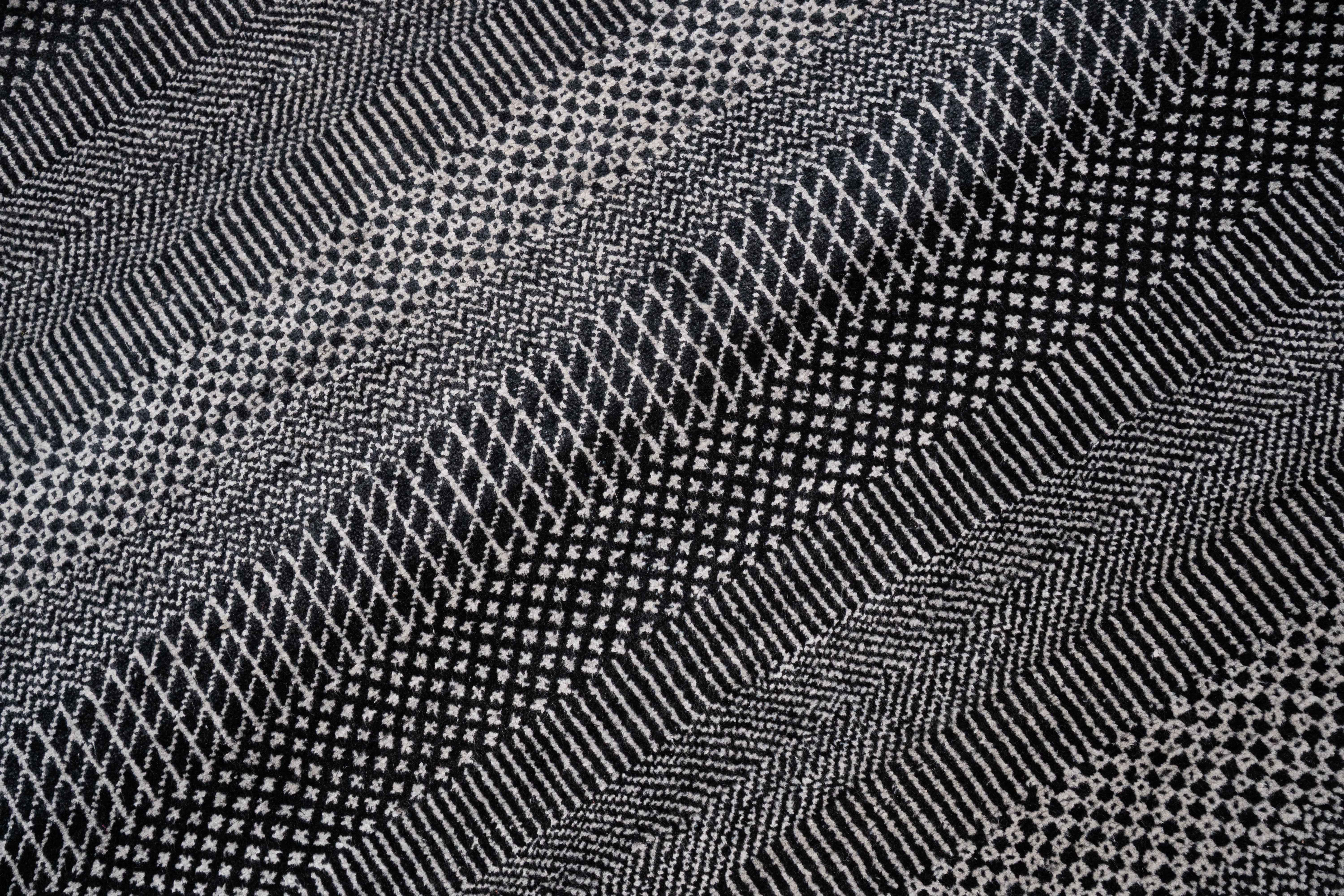 Handknotted Carpet DIA- 759 MCN, Chinese Black & American Silver
