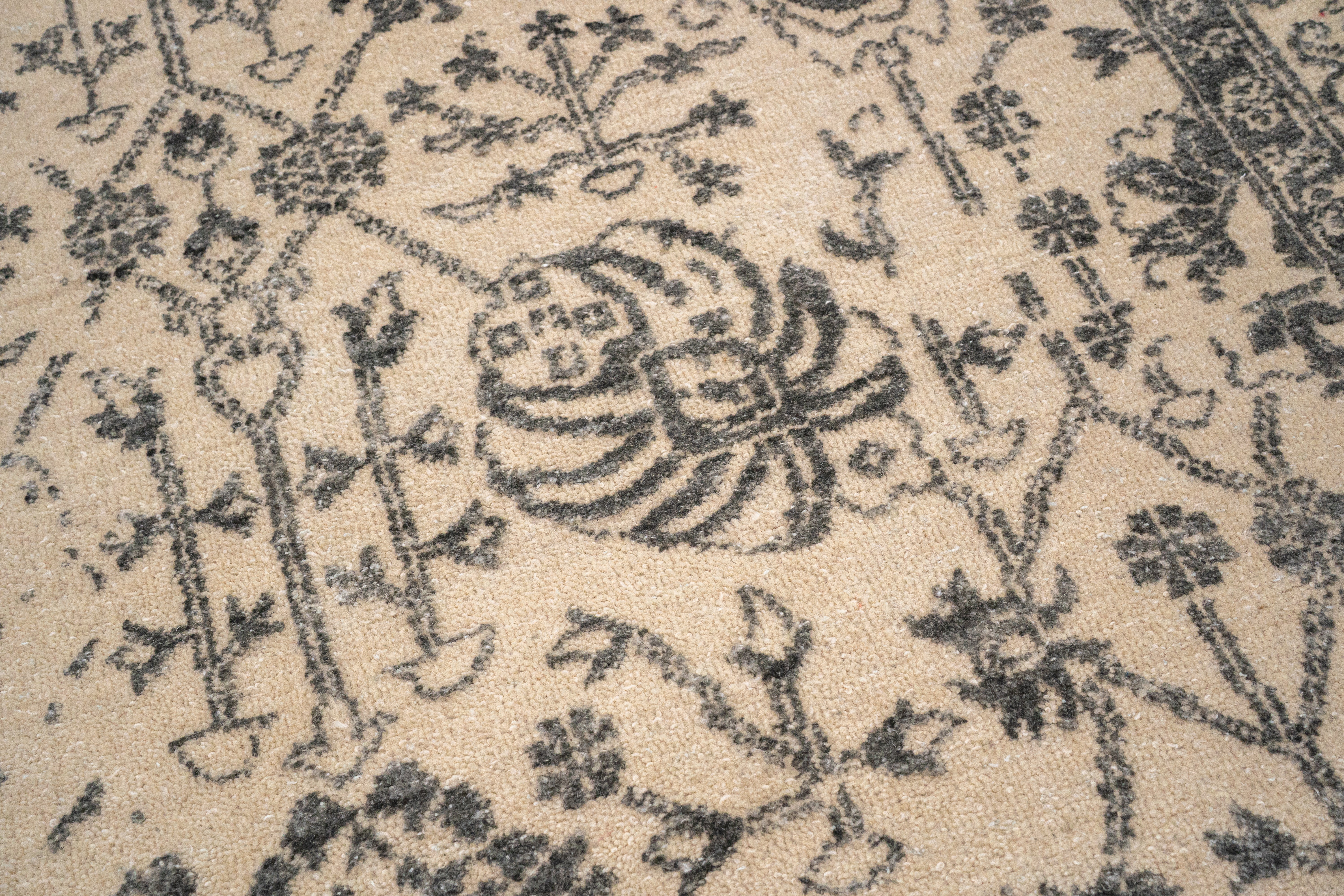 Handknotted Carpet, DIA: 777 VASE 3, Desert Sand & Rifle Green