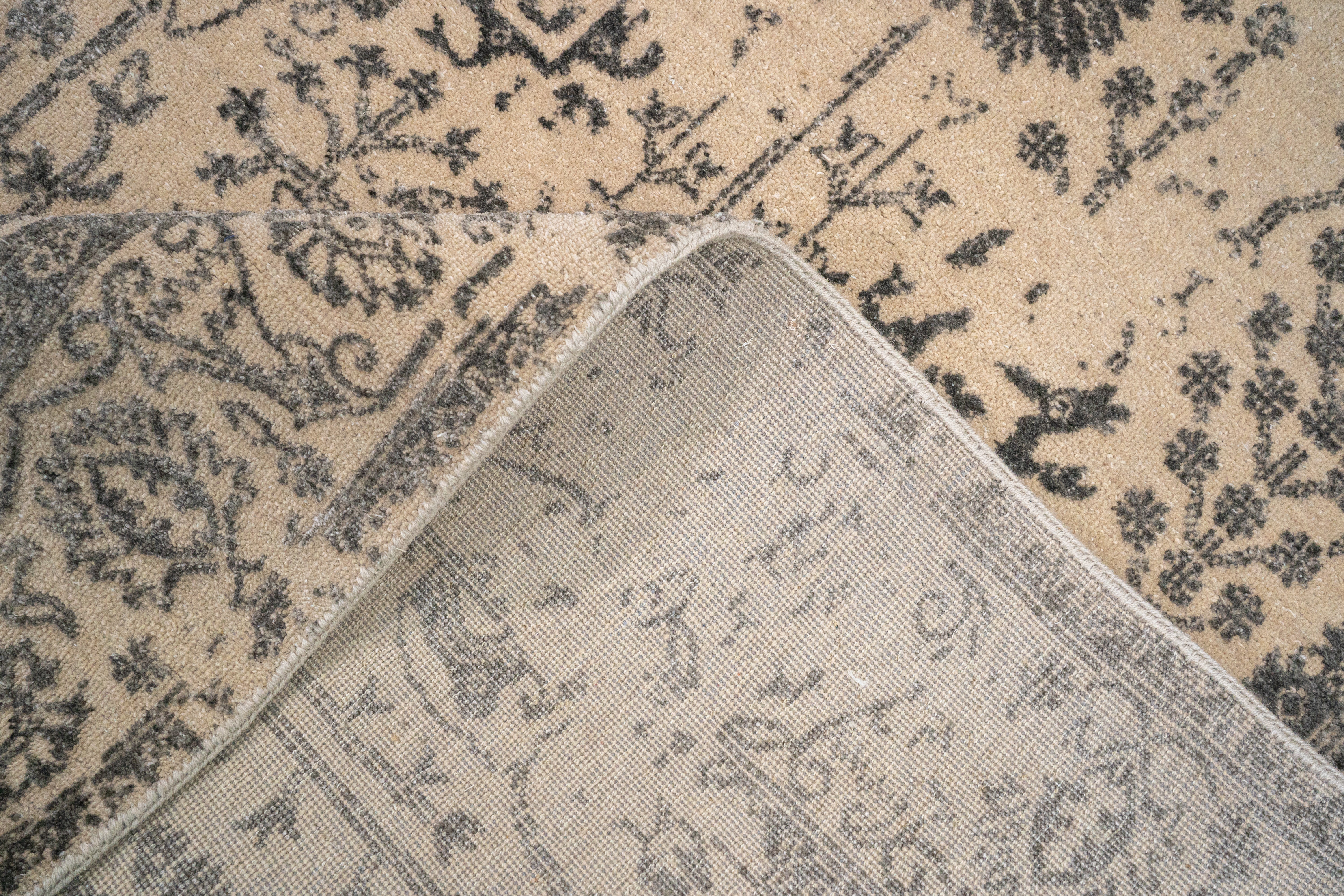 Handknotted Carpet, DIA: 777 VASE 3, Desert Sand & Rifle Green