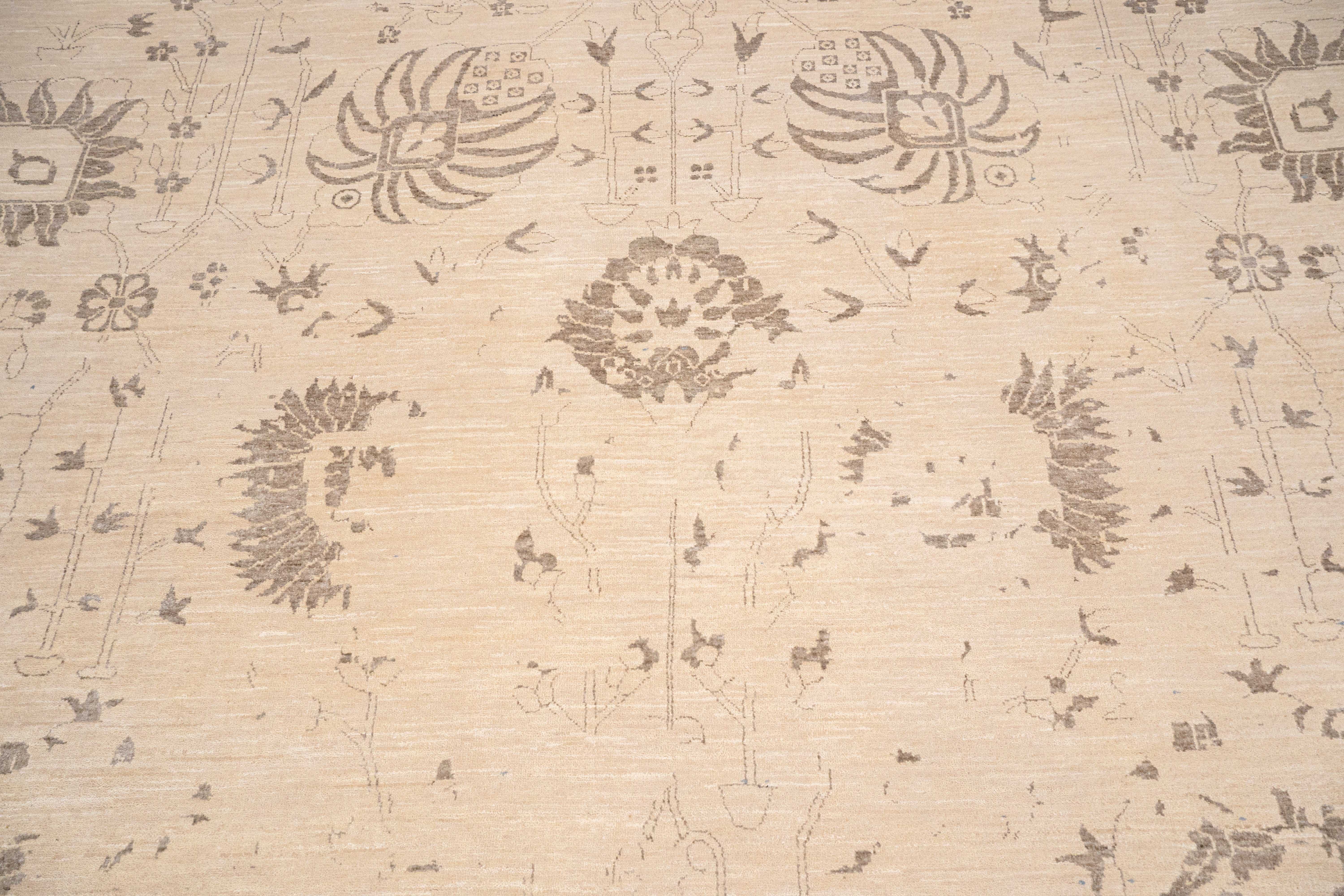 Handknotted Carpet, DIA: 784 VASE 3, Dark Vanilla & Beaver