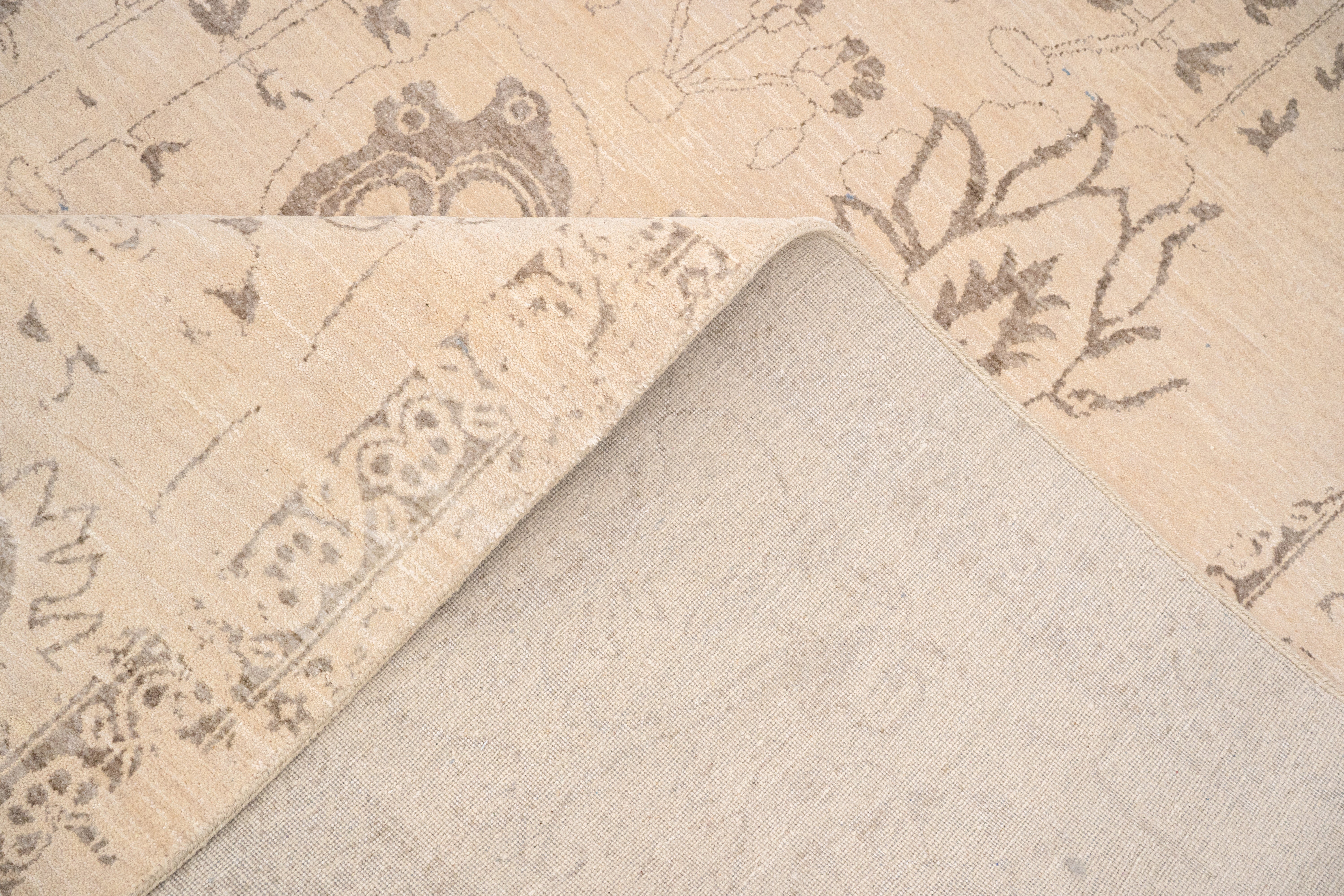 Handknotted Carpet, DIA: 784 VASE 3, Dark Vanilla & Beaver