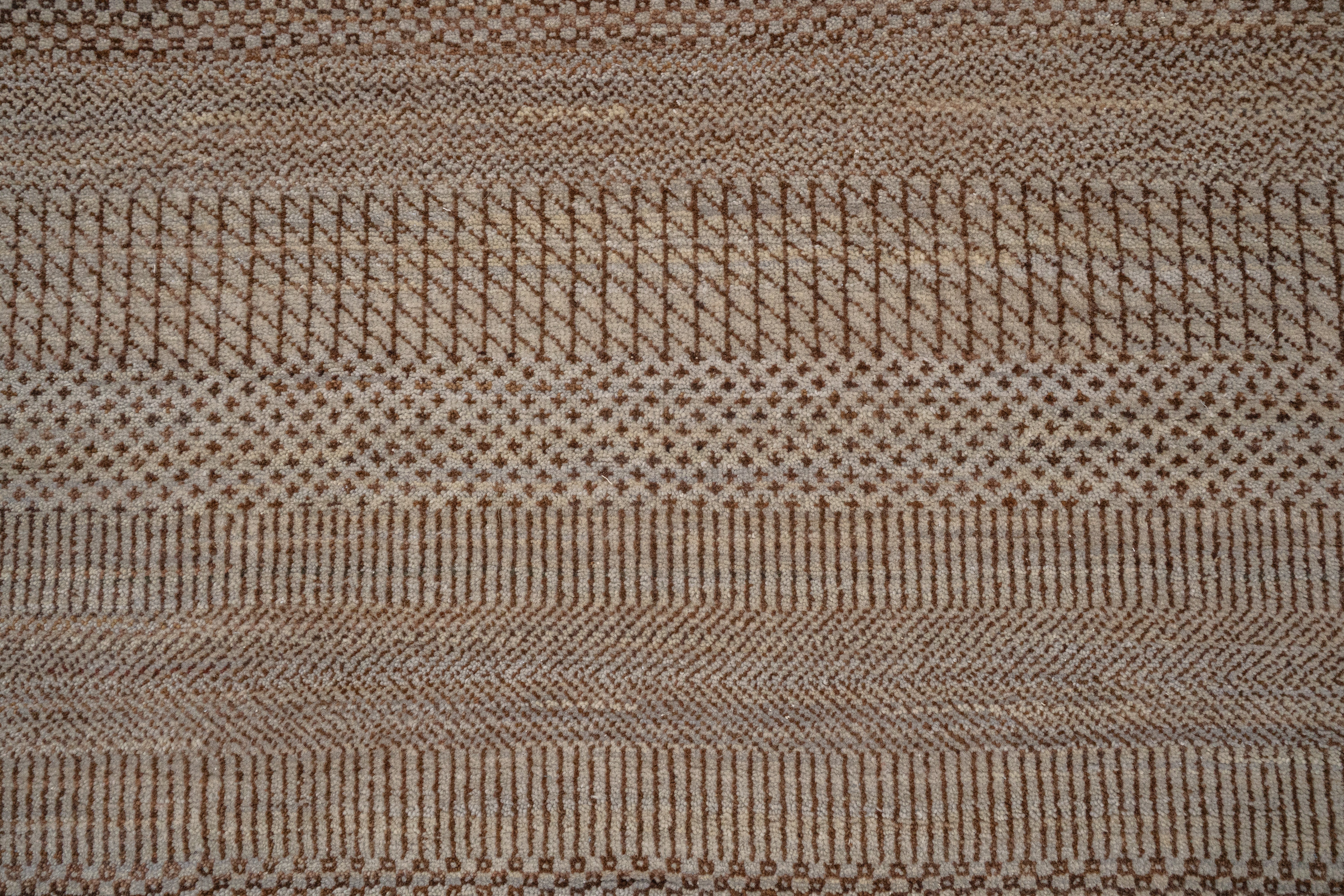 Handknotted Carpet, DIA- 796 MCN,  Sonic Silver & Dyke Brown