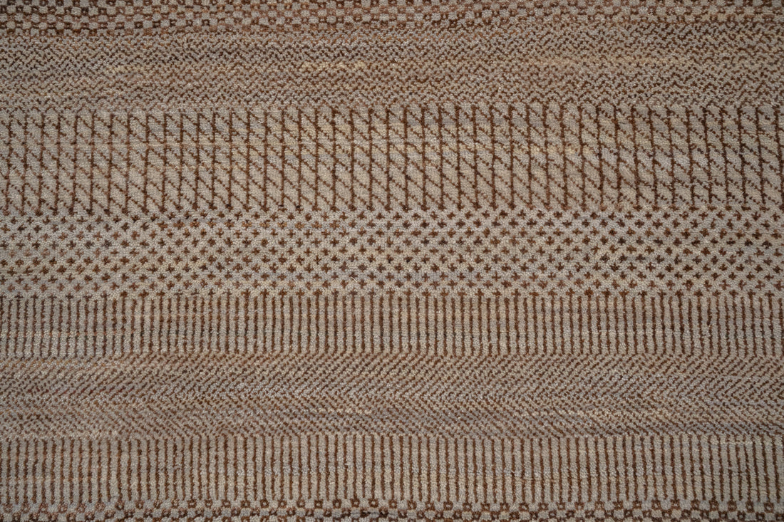 Handknotted Carpet, DIA- 796 MCN,  Sonic Silver & Dyke Brown