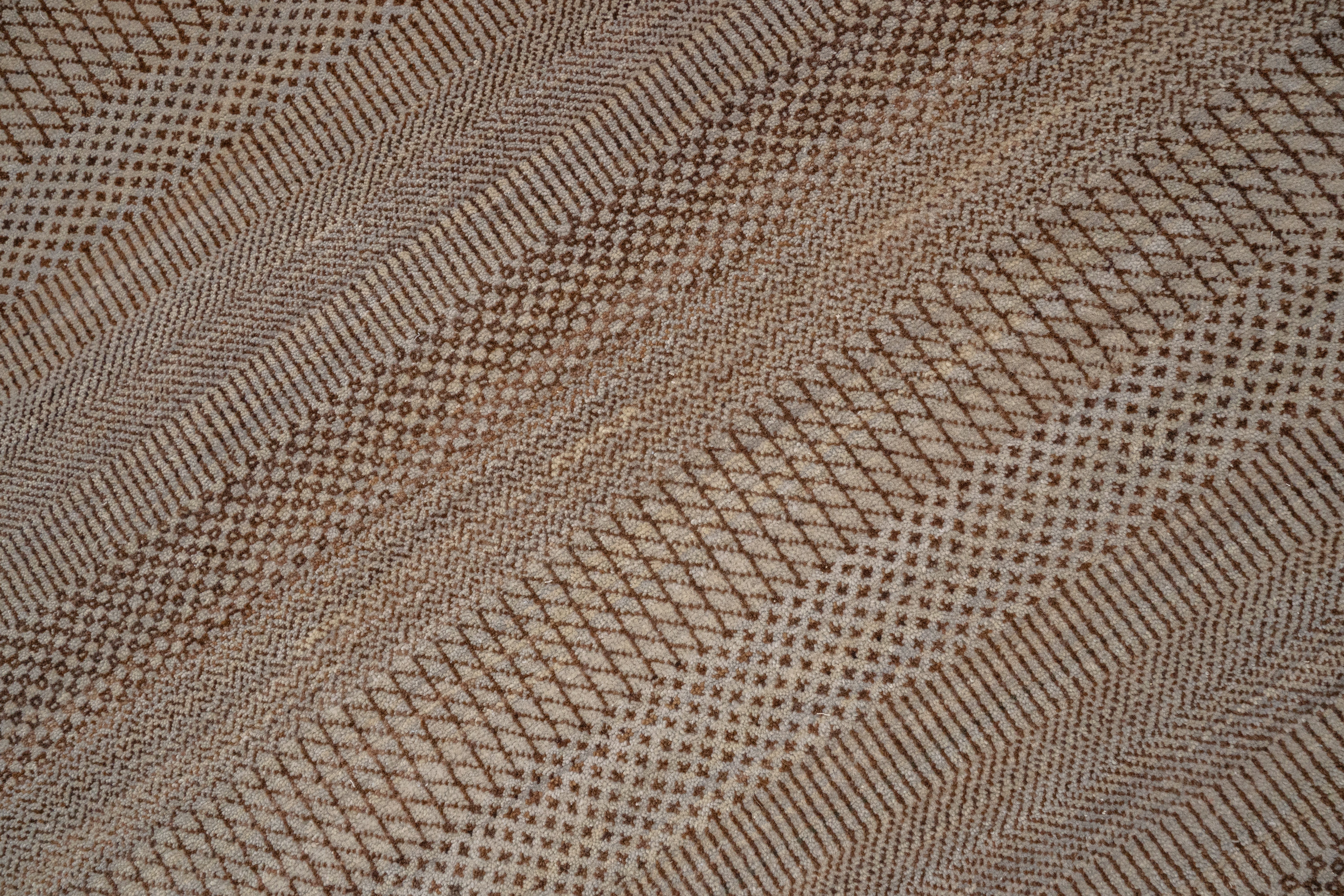 Handknotted Carpet, DIA- 796 MCN,  Sonic Silver & Dyke Brown