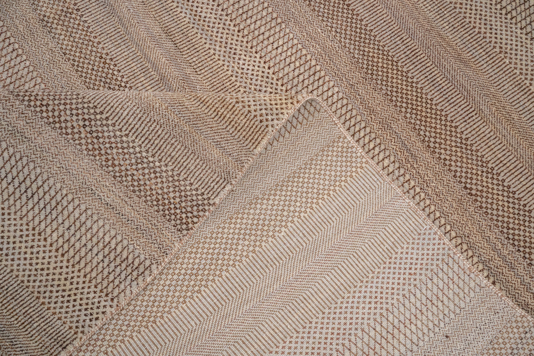 Handknotted Carpet, DIA- 796 MCN,  Sonic Silver & Dyke Brown